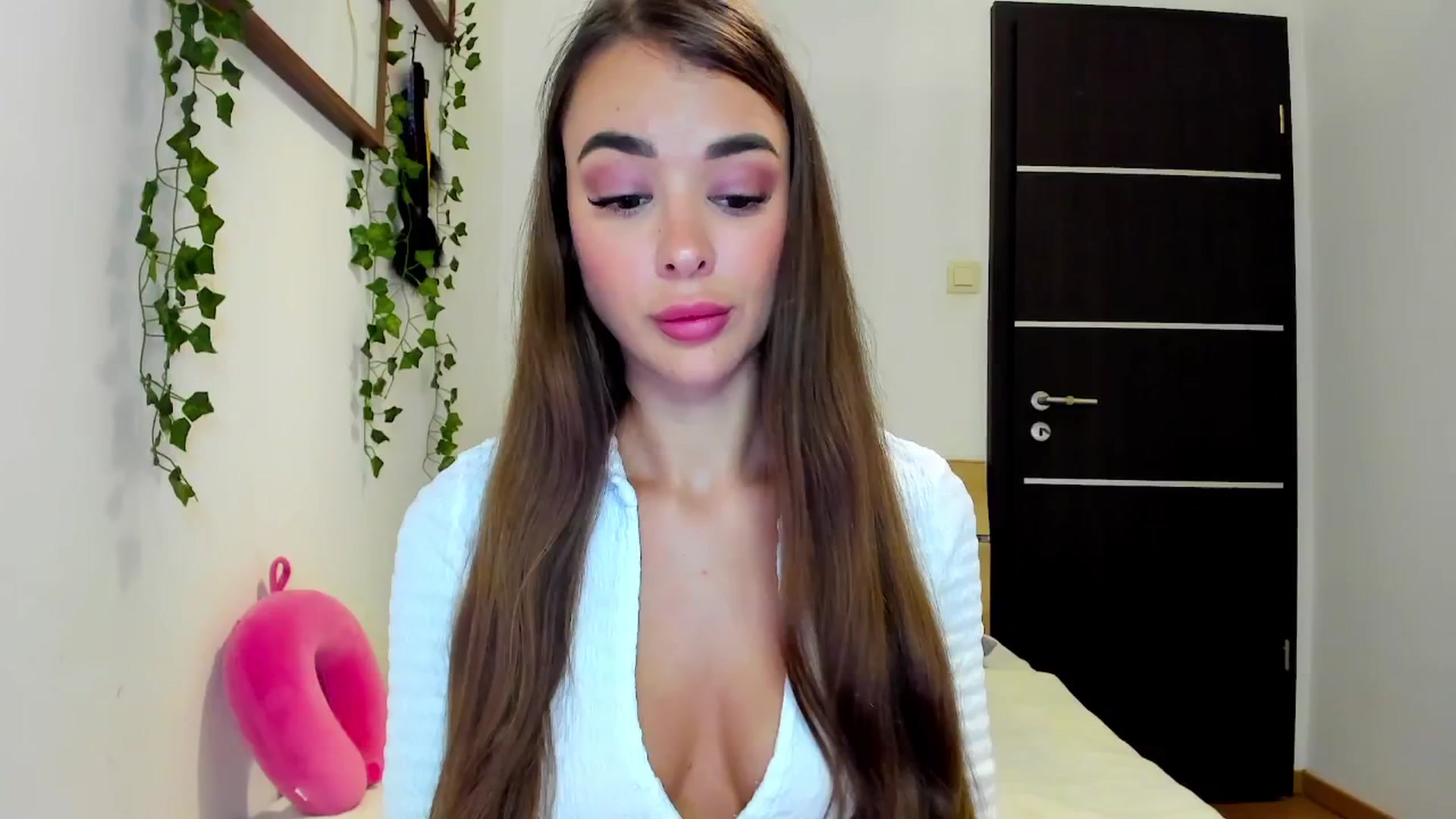 Gallery image thumbnail from Jul_la_la's myfreecams stream on, 10/05/2025, 17:00 image 7 of 20