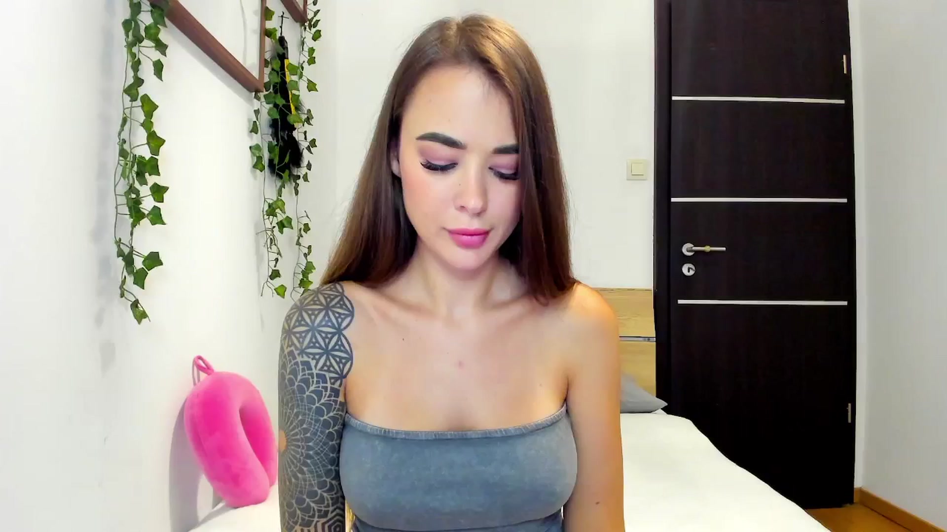 Gallery image thumbnail from Jul_la_la's myfreecams stream on, 10/06/2025, 18:37 image 9 of 20