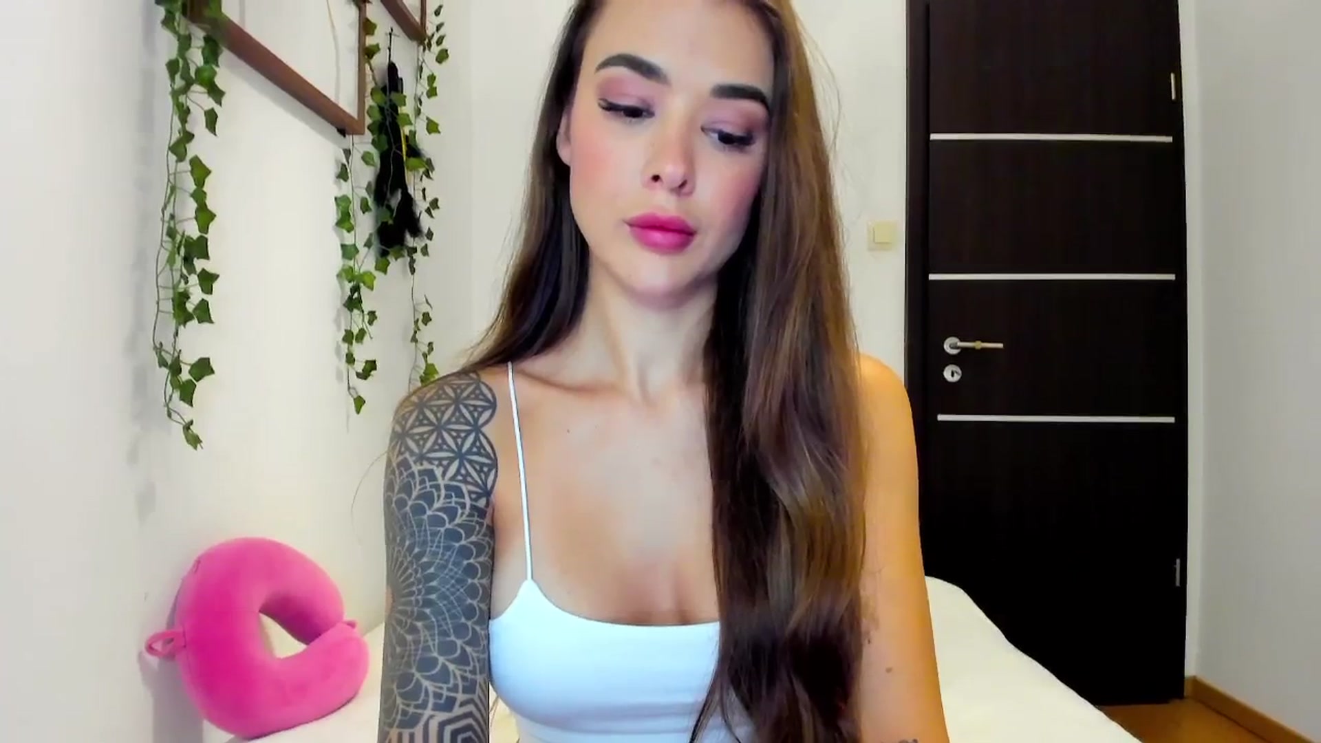 Gallery image thumbnail from Jul_la_la's myfreecams stream on, 10/11/2025, 18:33 image 7 of 20