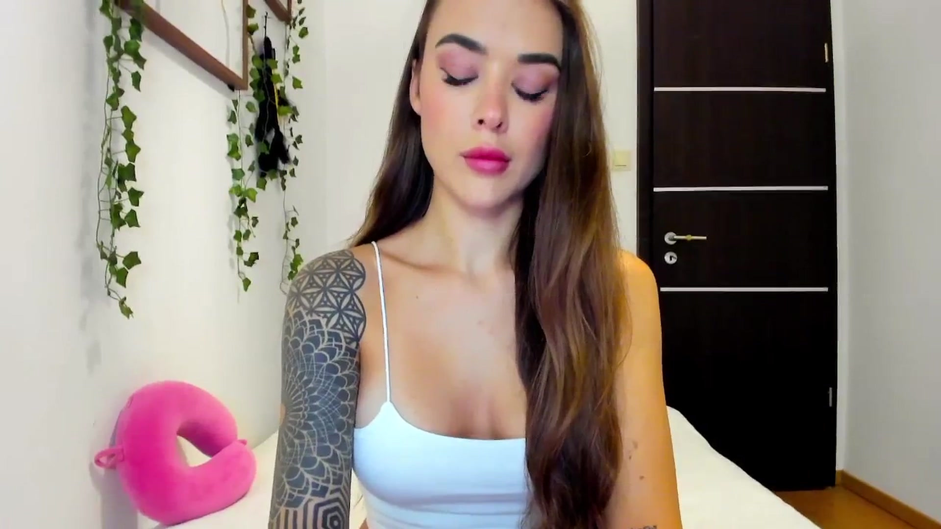 Gallery image thumbnail from Jul_la_la's myfreecams stream on, 10/11/2025, 18:33 image 5 of 20