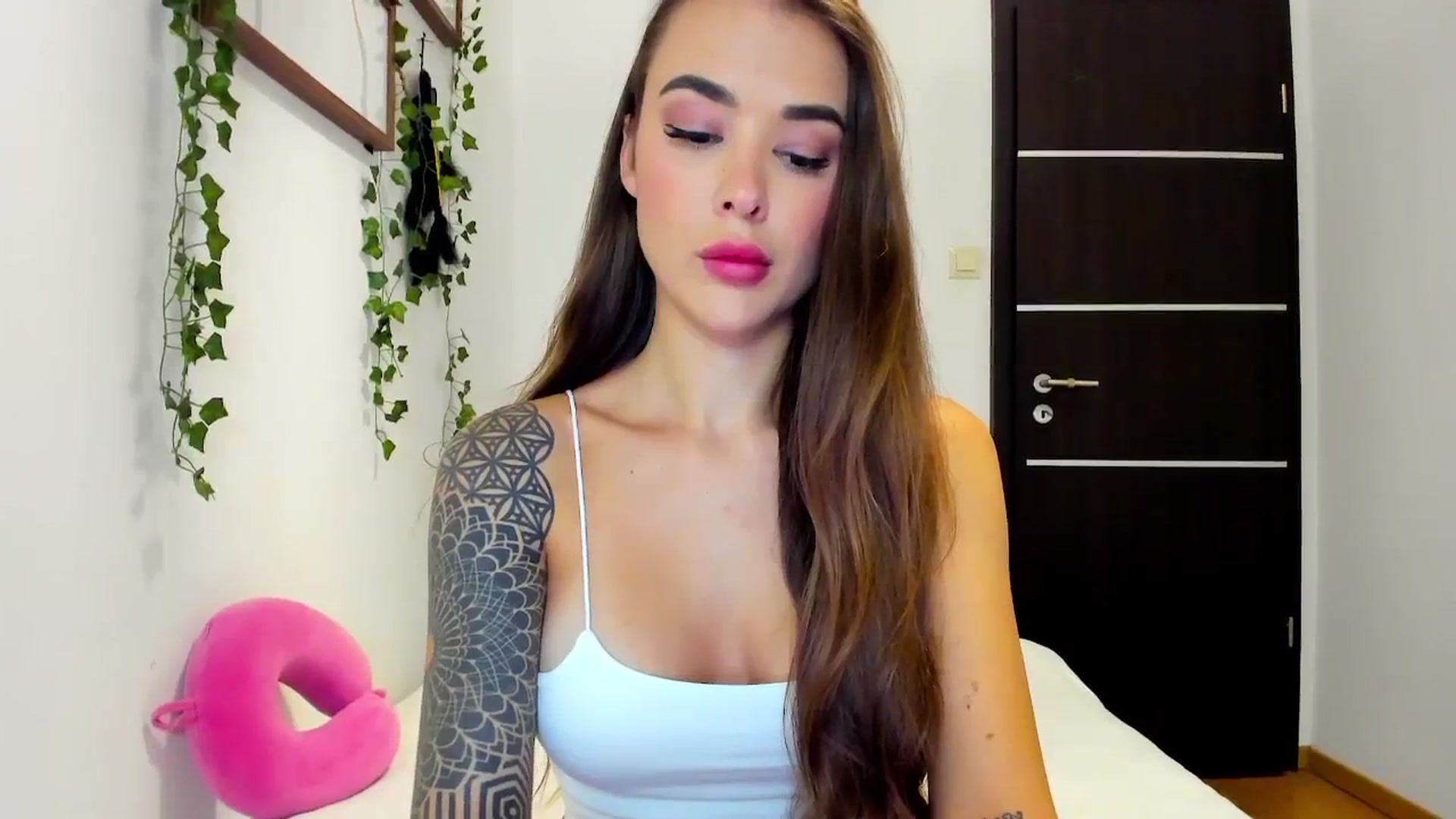 Gallery image thumbnail from Jul_la_la's myfreecams stream on, 10/11/2025, 18:33 image 4 of 20
