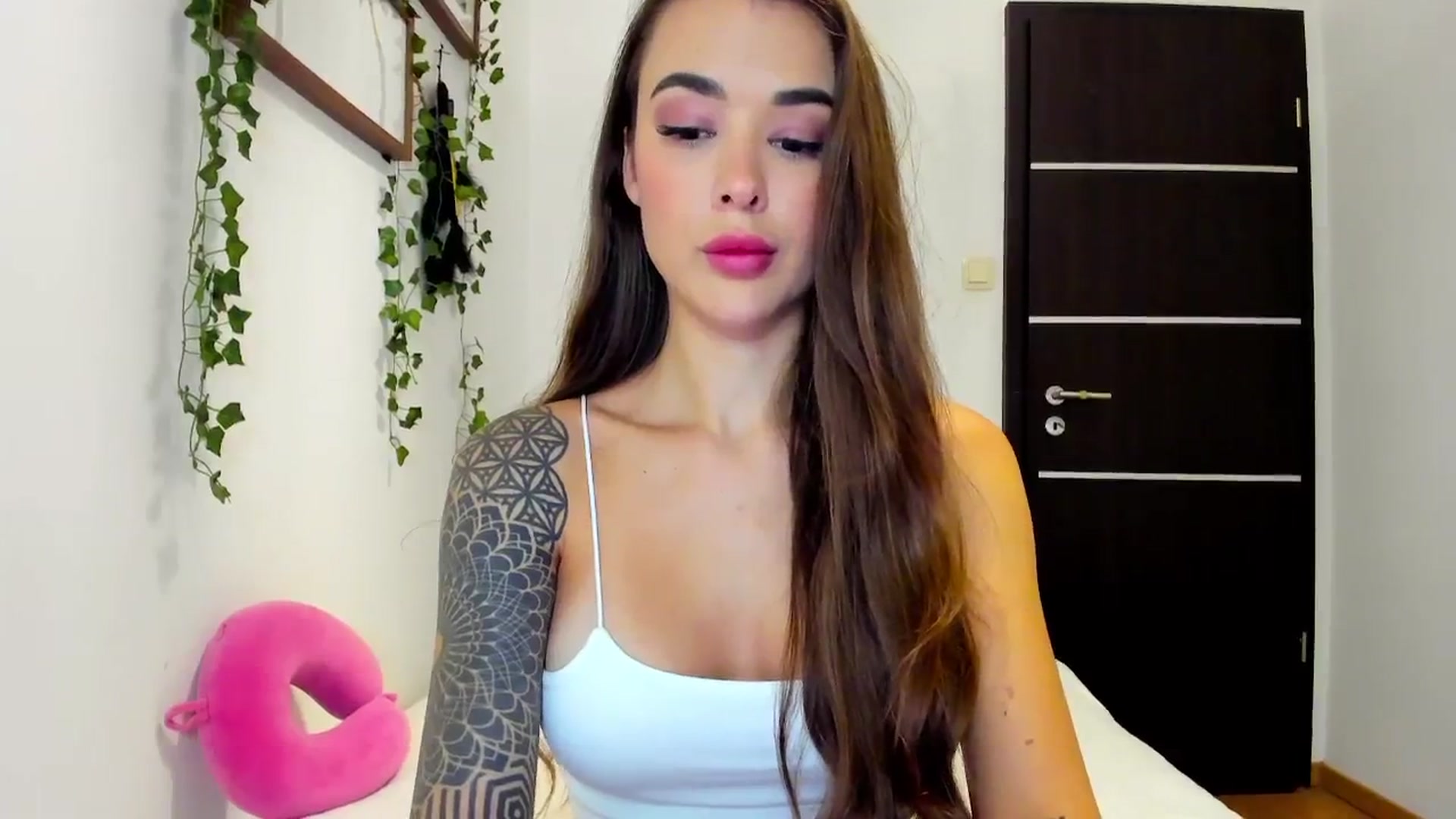 Gallery image thumbnail from Jul_la_la's myfreecams stream on, 10/11/2025, 18:33 image 6 of 20