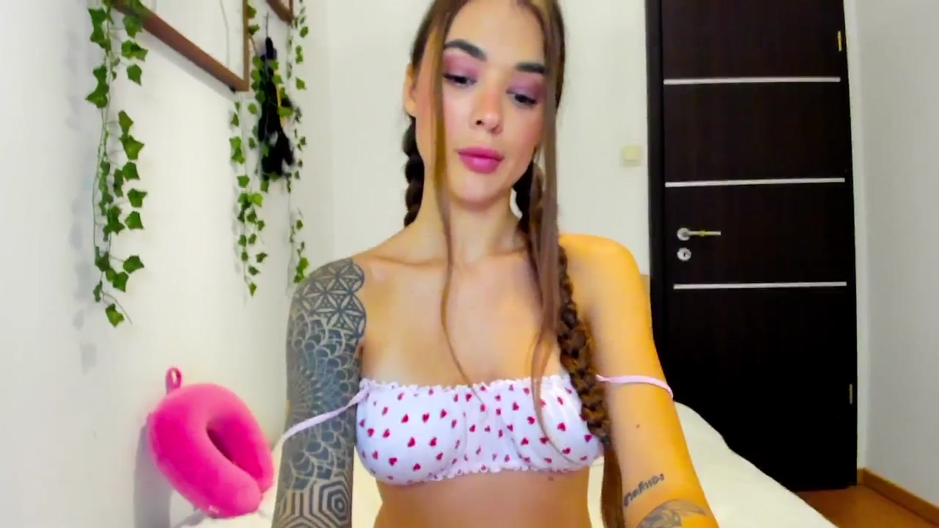 Gallery image thumbnail from Jul_la_la's myfreecams stream on, 10/14/2025, 21:06 image 19 of 20