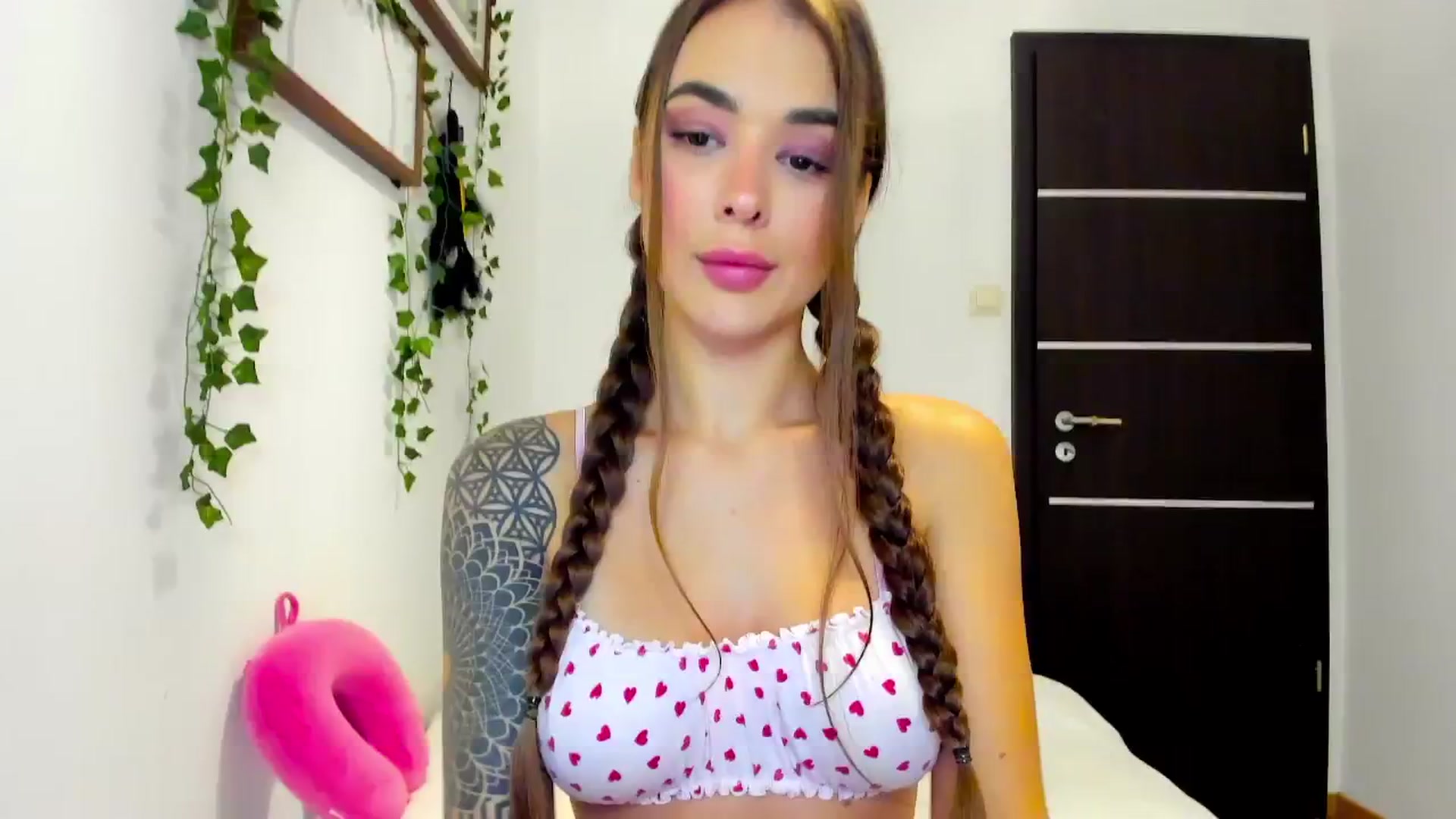Gallery image thumbnail from Jul_la_la's myfreecams stream on, 10/14/2025, 21:06 image 2 of 20