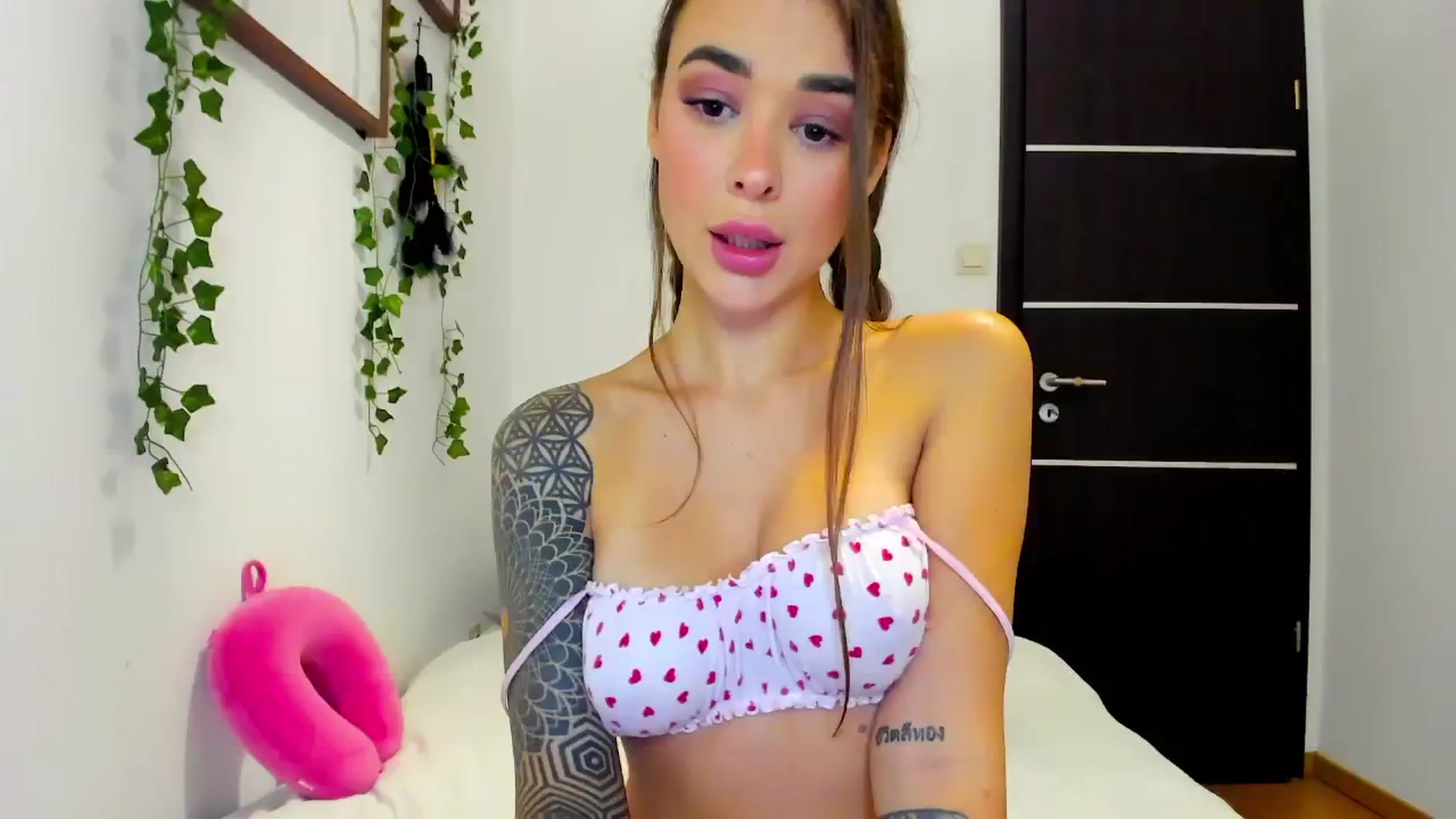 Gallery image thumbnail from Jul_la_la's myfreecams stream on, 10/14/2025, 21:06 image 13 of 20