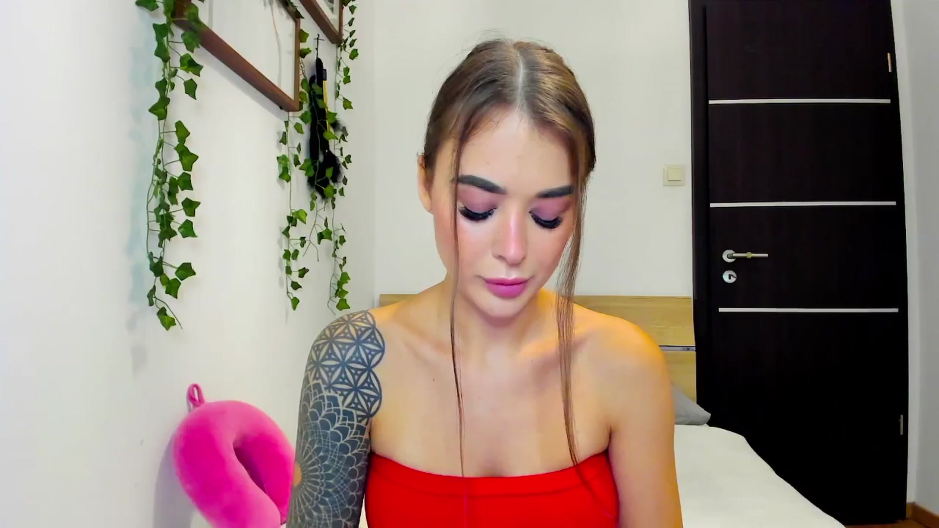 Gallery image thumbnail from Jul_la_la's myfreecams stream on, 10/17/2025, 20:03 image 17 of 20