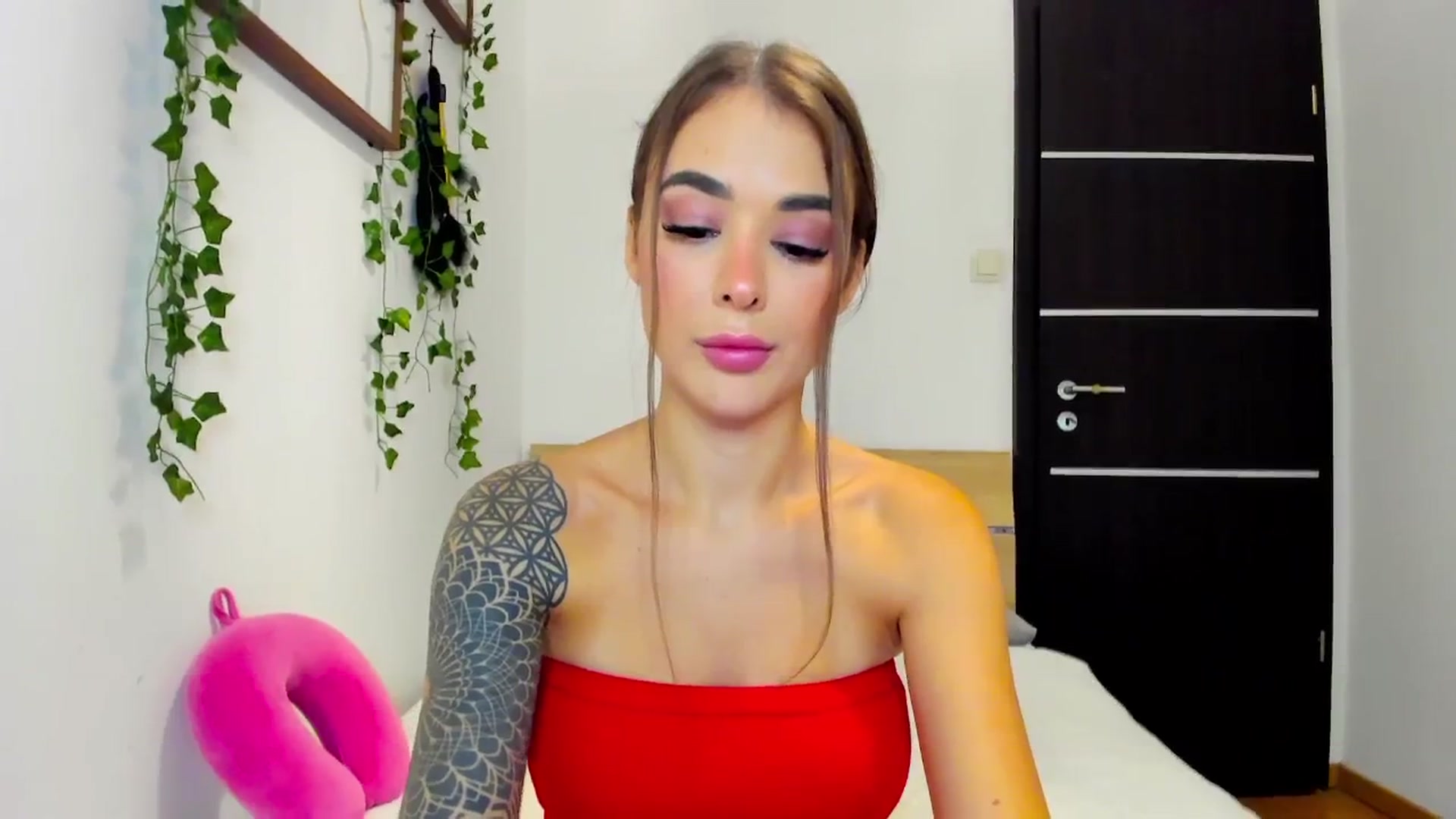 Gallery image thumbnail from Jul_la_la's myfreecams stream on, 10/17/2025, 20:03 image 10 of 20