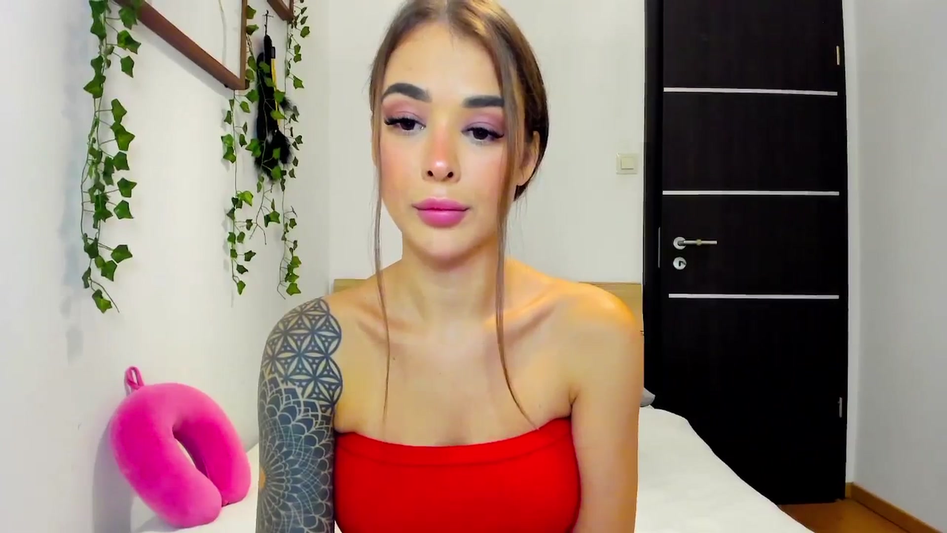 Gallery image thumbnail from Jul_la_la's myfreecams stream on, 10/17/2025, 20:03 image 6 of 20