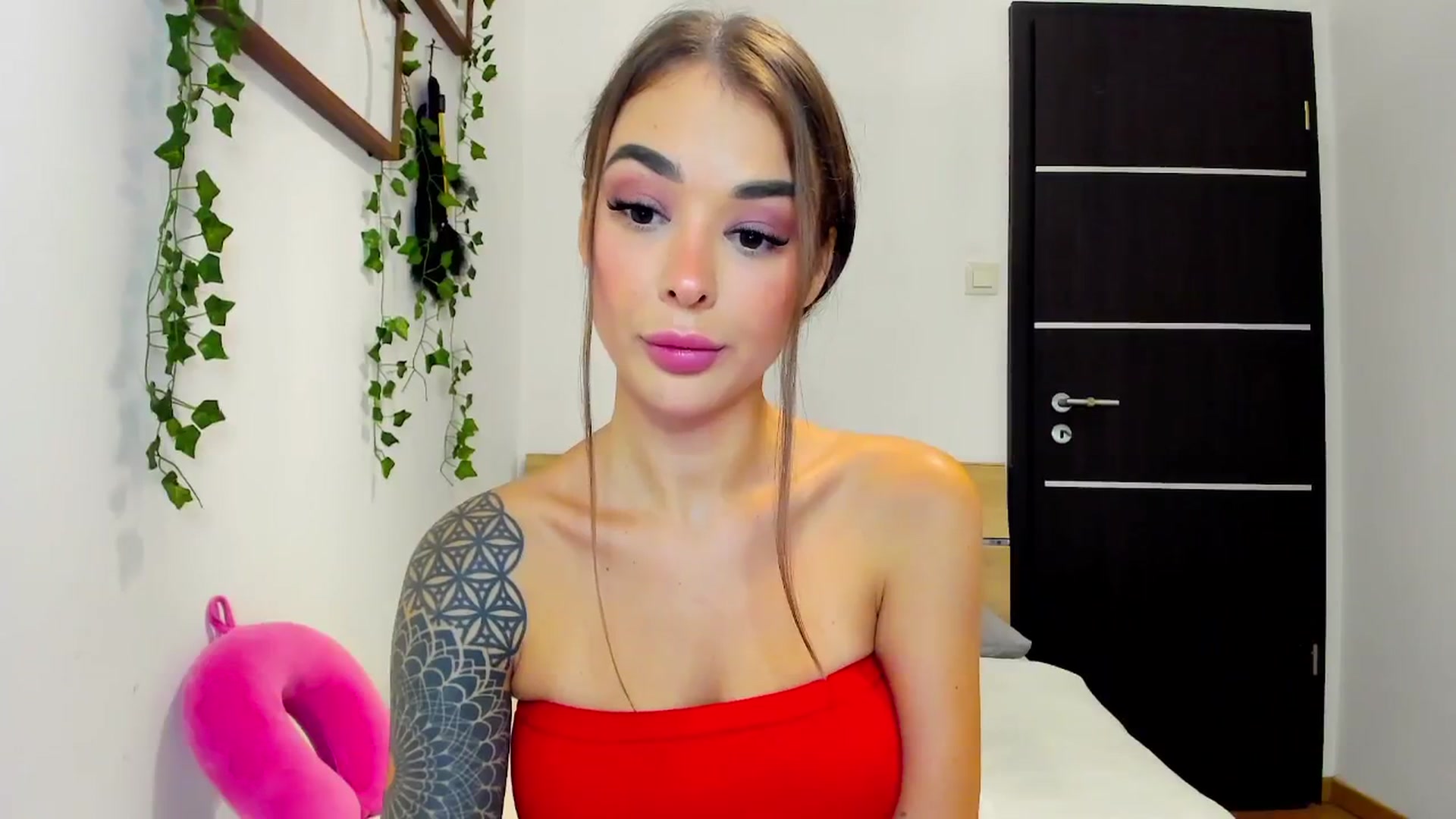 Gallery image thumbnail from Jul_la_la's myfreecams stream on, 10/17/2025, 20:03 image 9 of 20