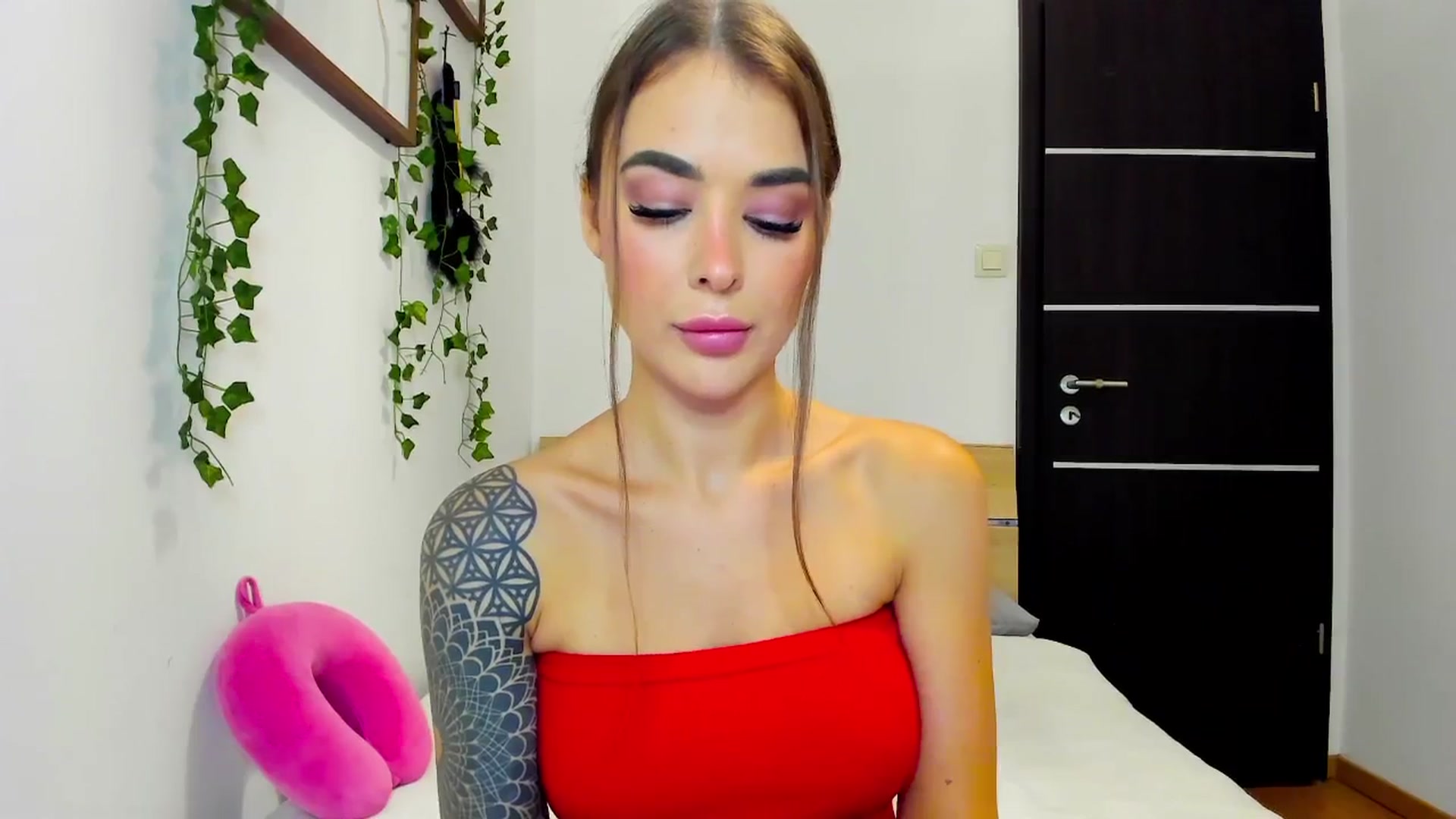 Gallery image thumbnail from Jul_la_la's myfreecams stream on, 10/17/2025, 20:03 image 19 of 20