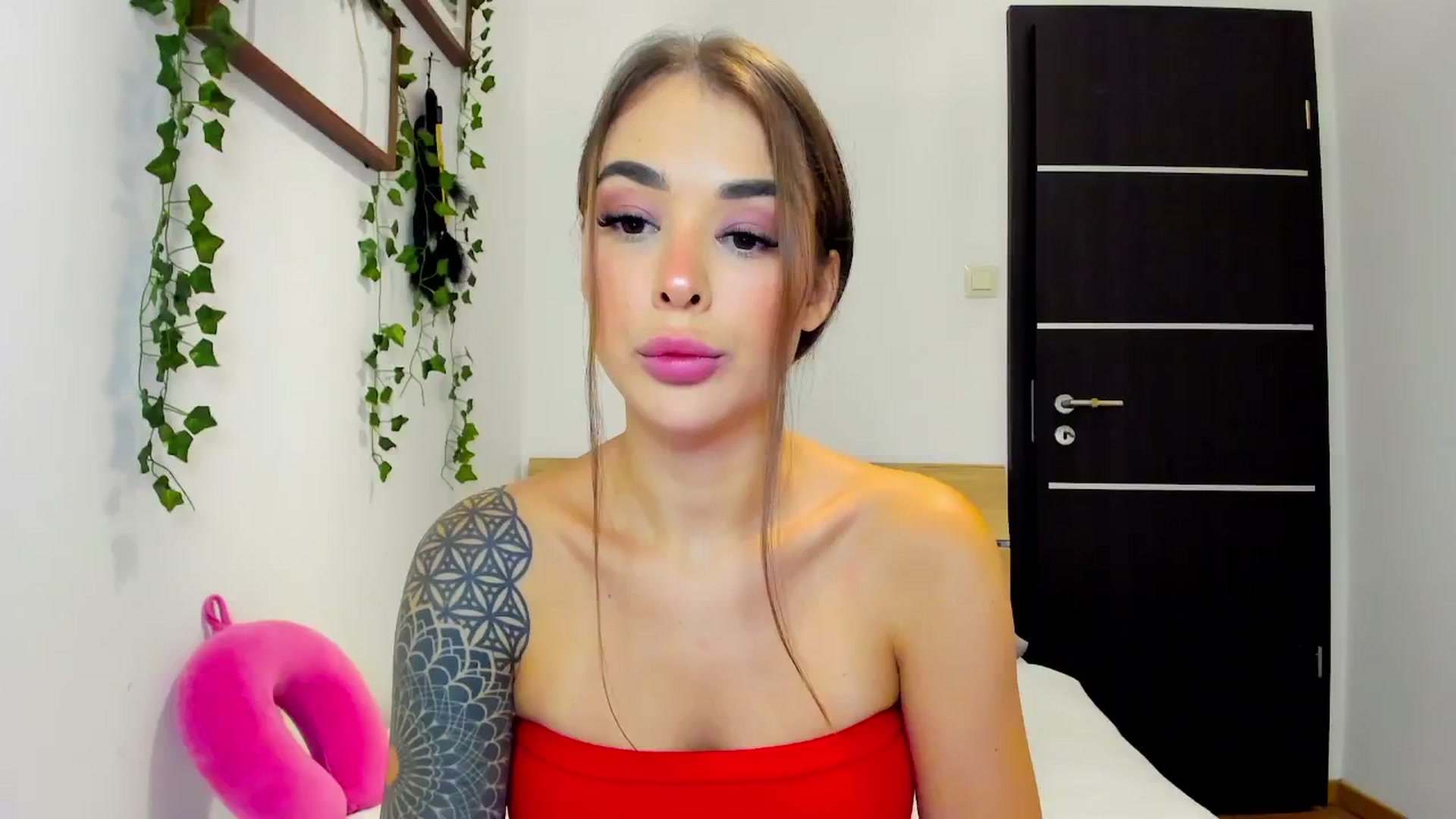 Gallery image thumbnail from Jul_la_la's myfreecams stream on, 10/17/2025, 20:03 image 4 of 20