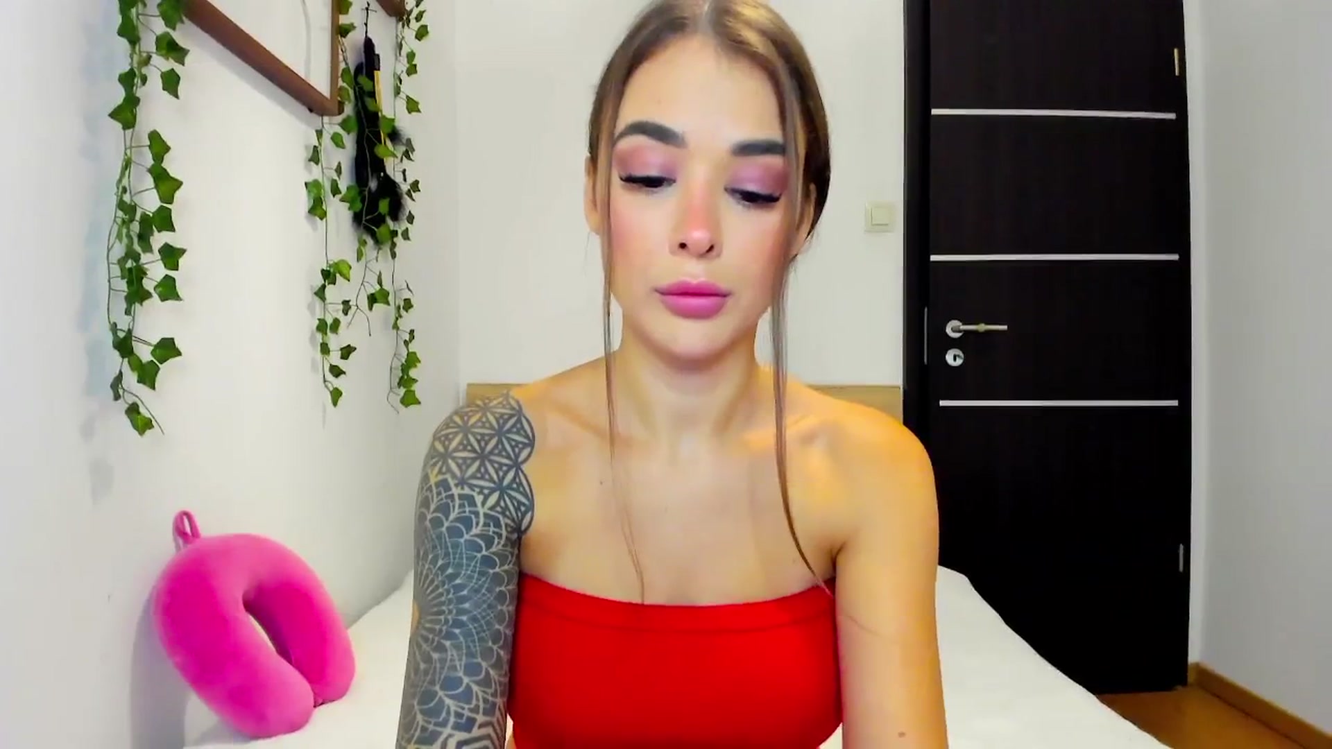 Gallery image thumbnail from Jul_la_la's myfreecams stream on, 10/17/2025, 20:03 image 7 of 20