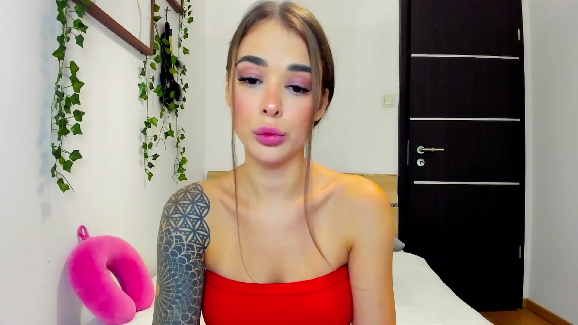 Gallery image thumbnail from Jul_la_la's myfreecams stream on, 10/17/2025, 20:03 image 3 of 20