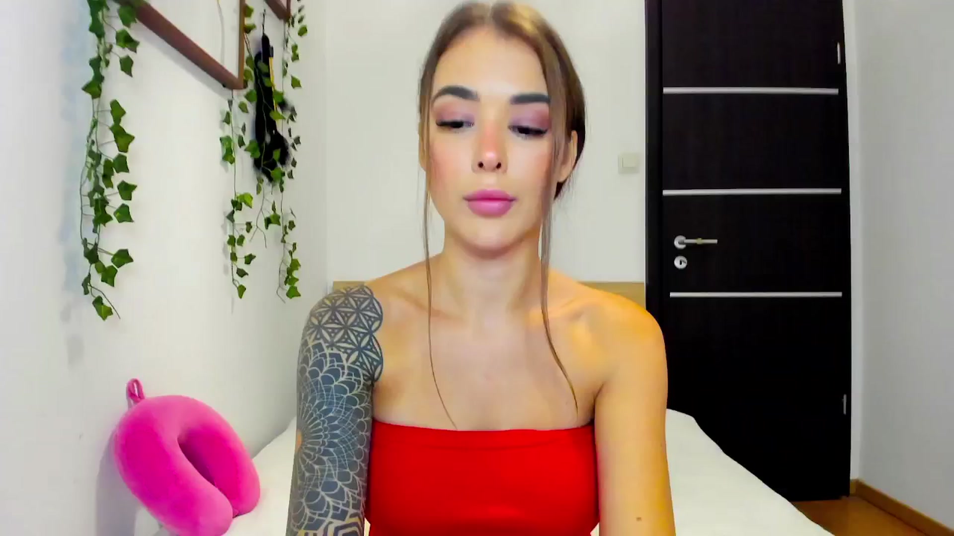 Gallery image thumbnail from Jul_la_la's myfreecams stream on, 10/17/2025, 21:10 image 15 of 20