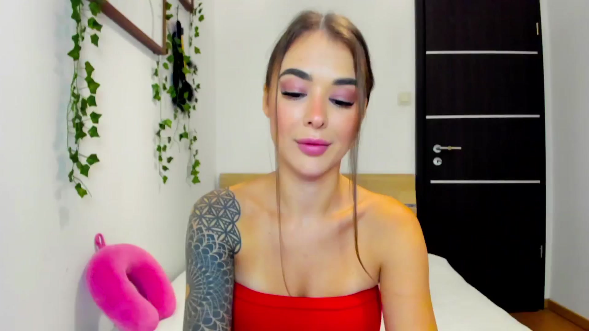 Gallery image thumbnail from Jul_la_la's myfreecams stream on, 10/17/2025, 21:10 image 1 of 20