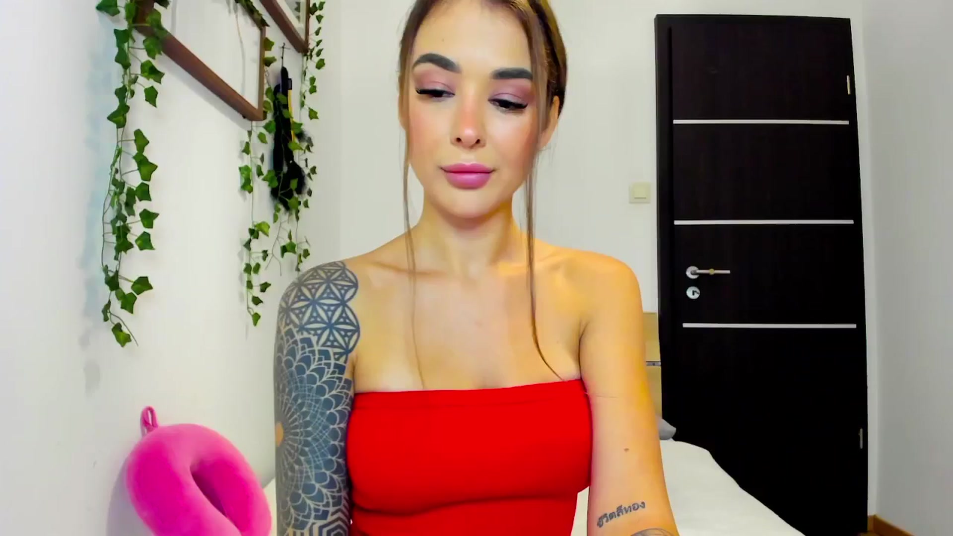Gallery image thumbnail from Jul_la_la's myfreecams stream on, 10/17/2025, 21:10 image 5 of 20