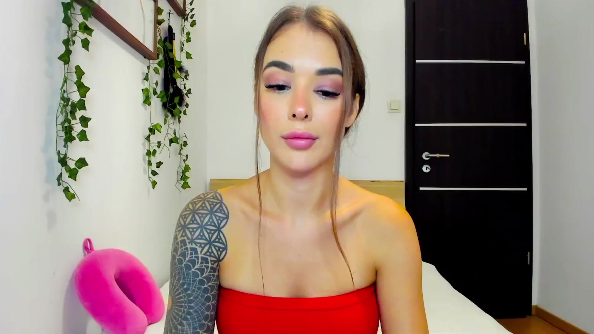 Gallery image thumbnail from Jul_la_la's myfreecams stream on, 10/17/2025, 21:10 image 17 of 20