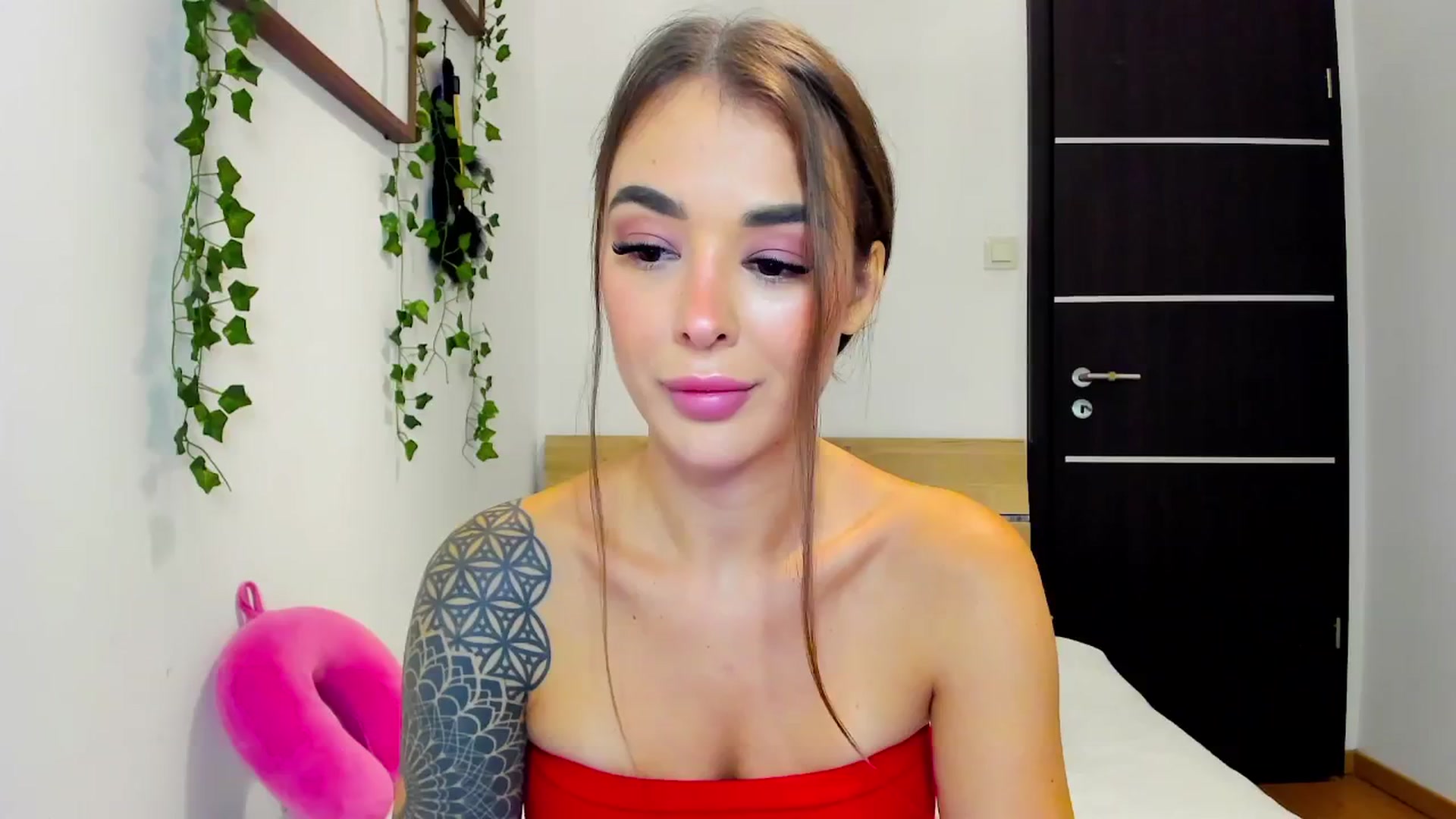 Gallery image thumbnail from Jul_la_la's myfreecams stream on, 10/17/2025, 21:10 image 2 of 20
