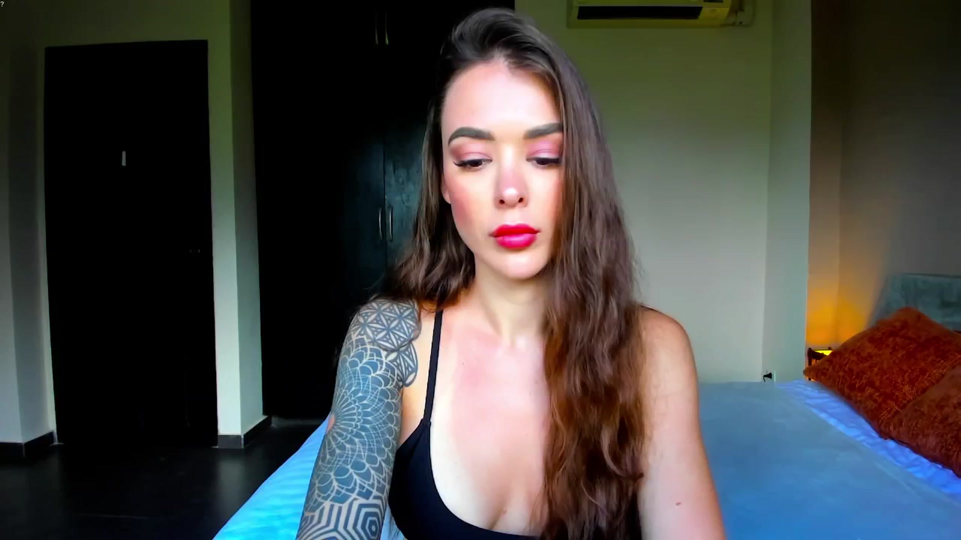 Gallery image thumbnail from Jul_la_la's myfreecams stream on, 12/17/2025, 06:09 image 16 of 20
