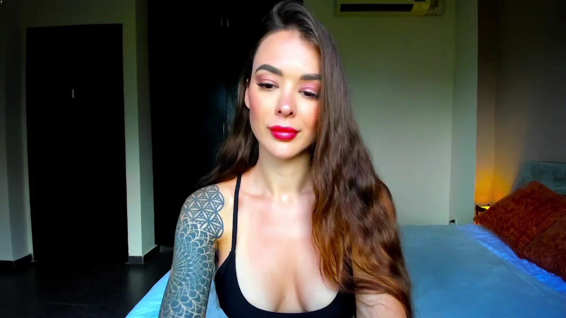 Gallery image thumbnail from Jul_la_la's myfreecams stream on, 12/17/2025, 06:09 image 10 of 20