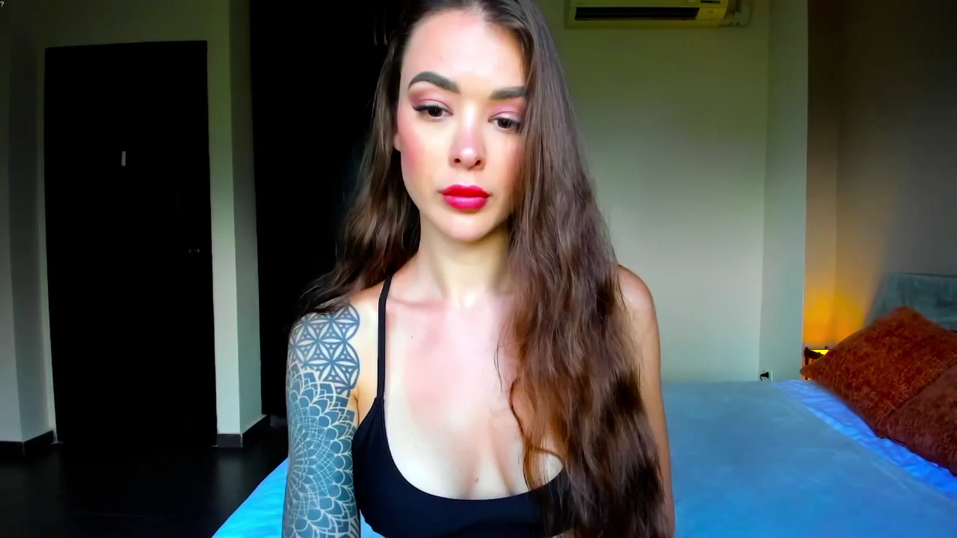 Gallery image thumbnail from Jul_la_la's myfreecams stream on, 12/17/2025, 06:09 image 12 of 20