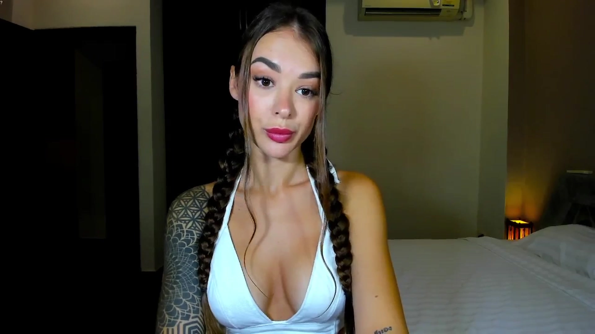 Gallery image thumbnail from Jul_la_la's myfreecams stream on, 01/28/2026, 13:25 image 15 of 20