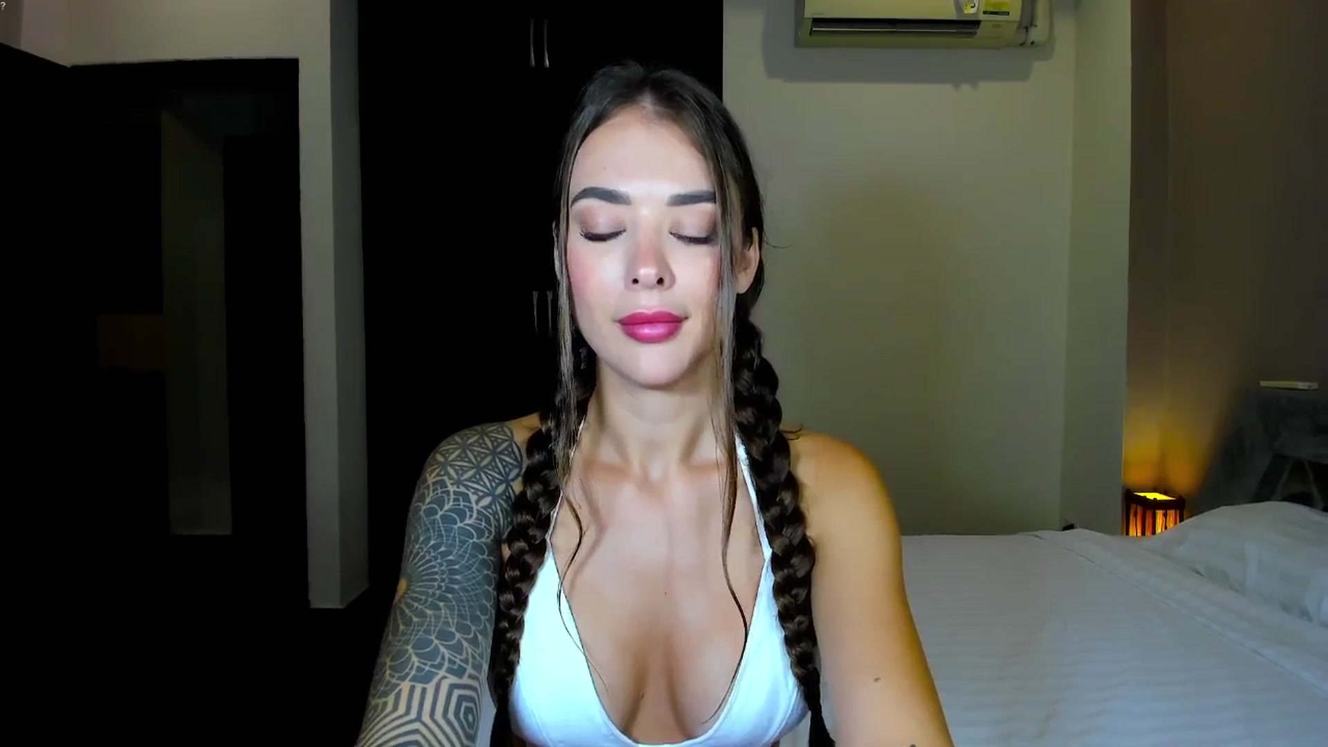 Gallery image thumbnail from Jul_la_la's myfreecams stream on, 01/28/2026, 13:25 image 16 of 20