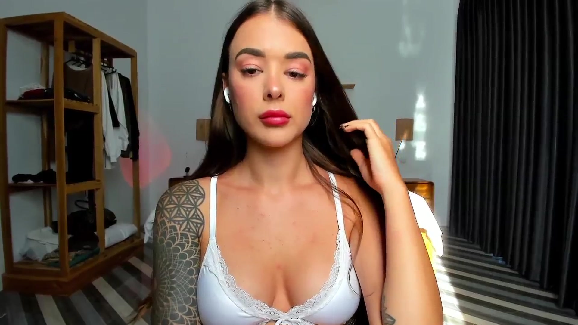 Gallery image thumbnail from Jul_la_la's myfreecams stream on, 05/01/2026, 08:30 image 10 of 20