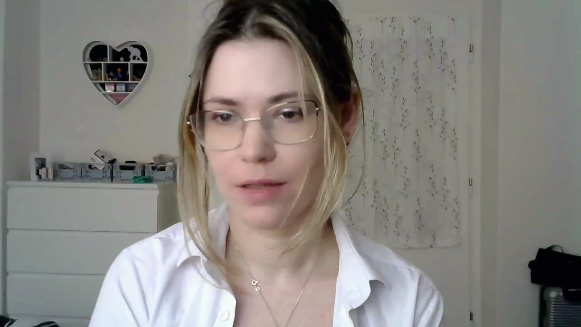Gallery image thumbnail from Jules__'s myfreecams stream on, 03/05/2025, 09:55 image 6 of 20