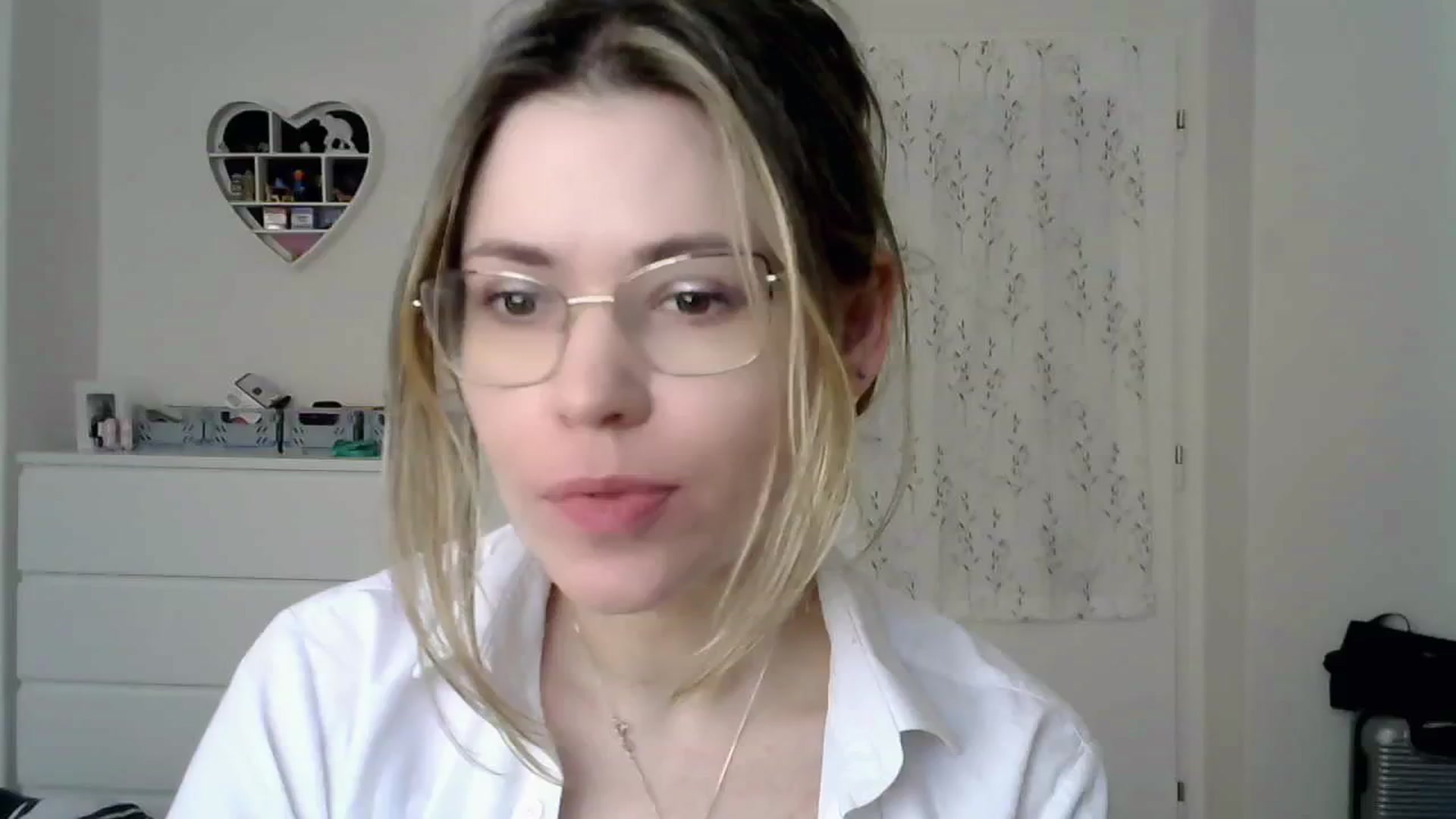 Gallery image thumbnail from Jules__'s myfreecams stream on, 03/05/2025, 09:55 image 2 of 20
