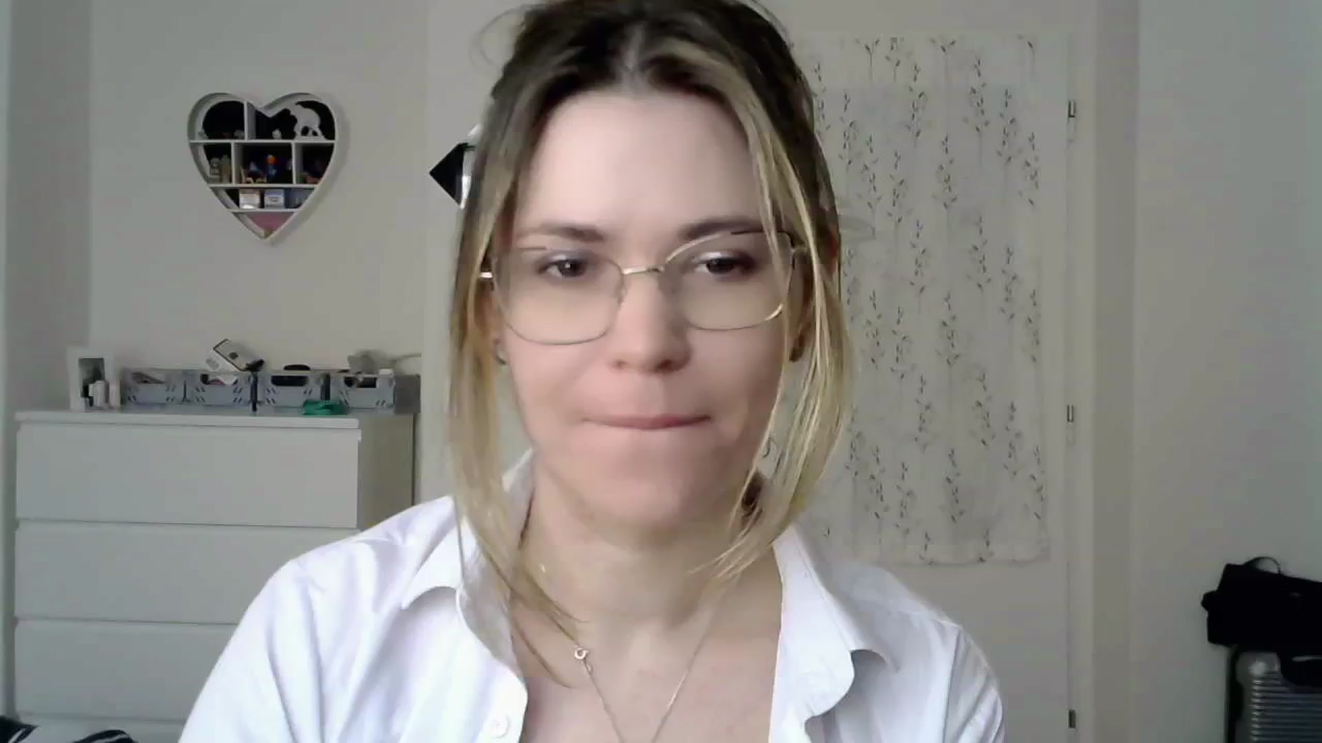 Gallery image thumbnail from Jules__'s myfreecams stream on, 03/05/2025, 09:55 image 5 of 20