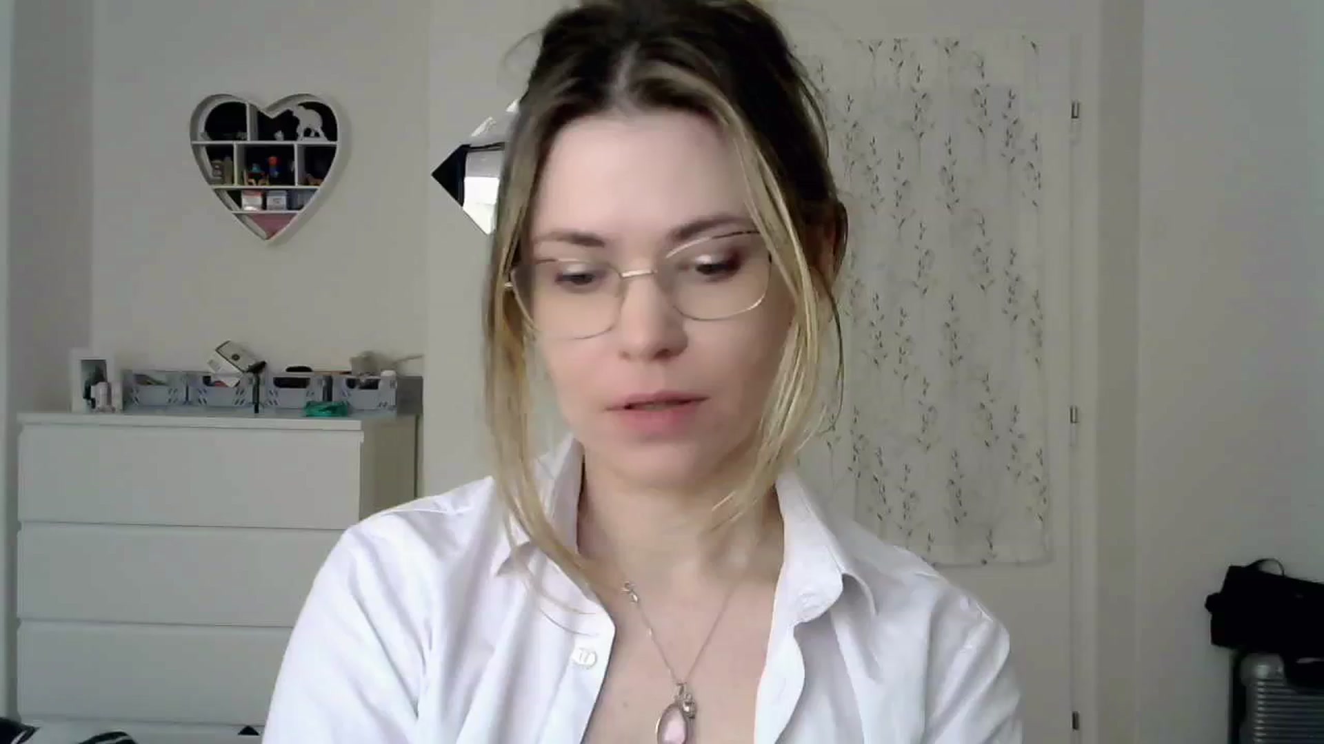 Gallery image thumbnail from Jules__'s myfreecams stream on, 03/05/2025, 09:55 image 15 of 20