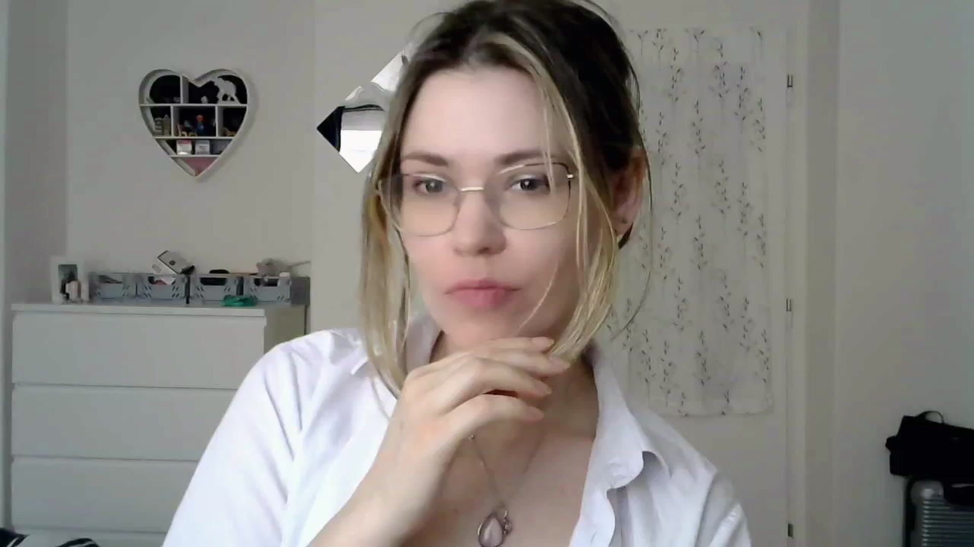 Gallery image thumbnail from Jules__'s myfreecams stream on, 03/05/2025, 09:55 image 8 of 20