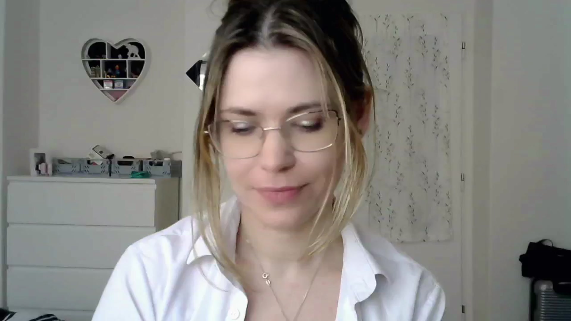 Gallery image thumbnail from Jules__'s myfreecams stream on, 03/05/2025, 09:55 image 4 of 20