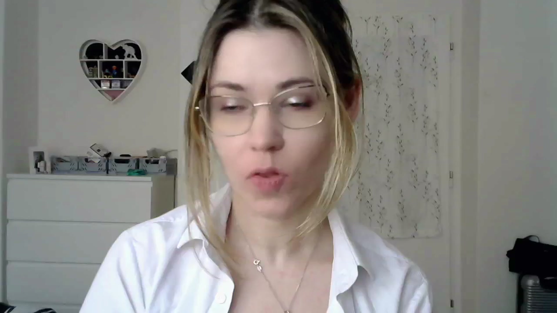 Gallery image thumbnail from Jules__'s myfreecams stream on, 03/05/2025, 09:55 image 1 of 20
