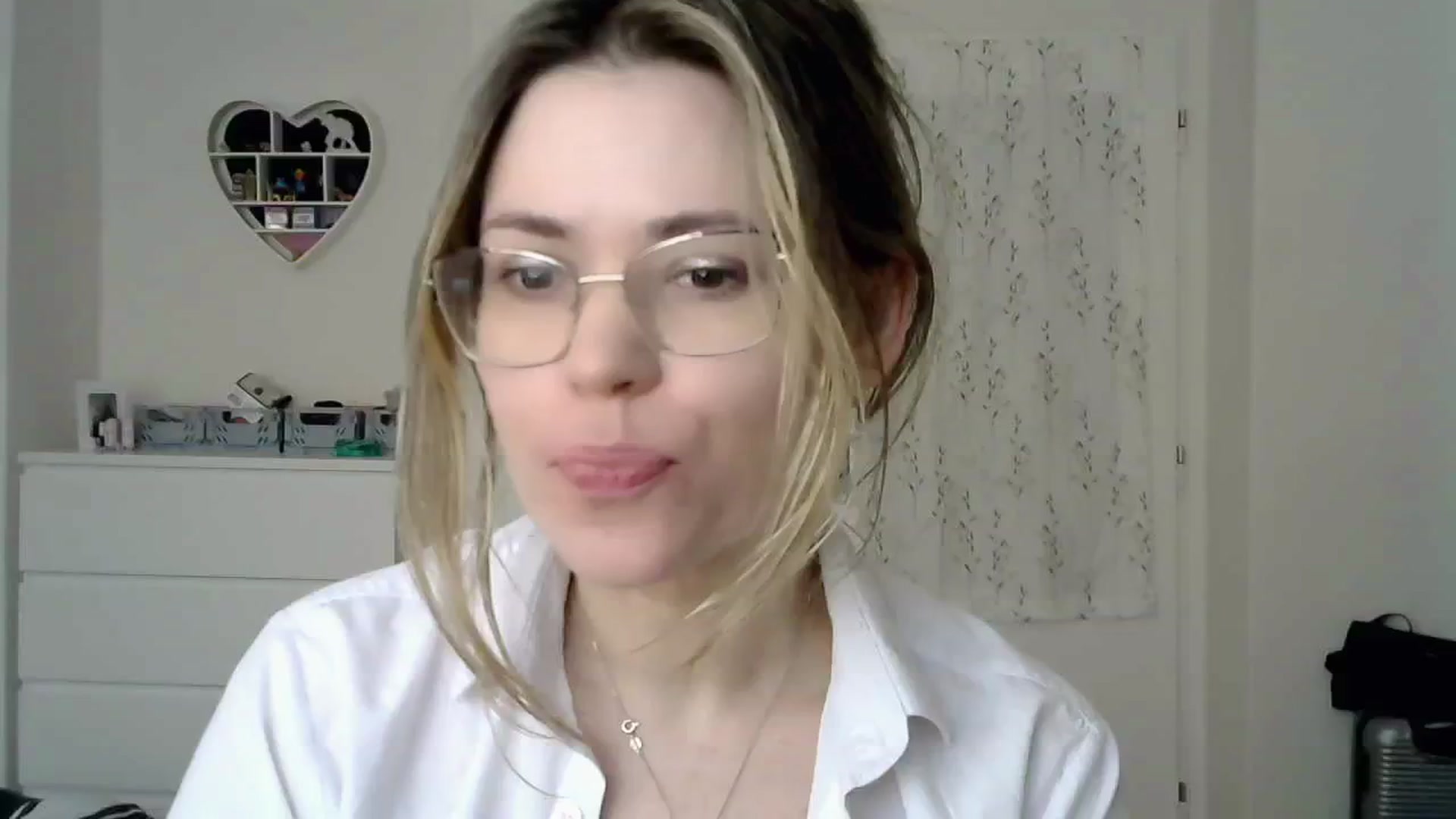 Gallery image thumbnail from Jules__'s myfreecams stream on, 03/05/2025, 09:55 image 19 of 20