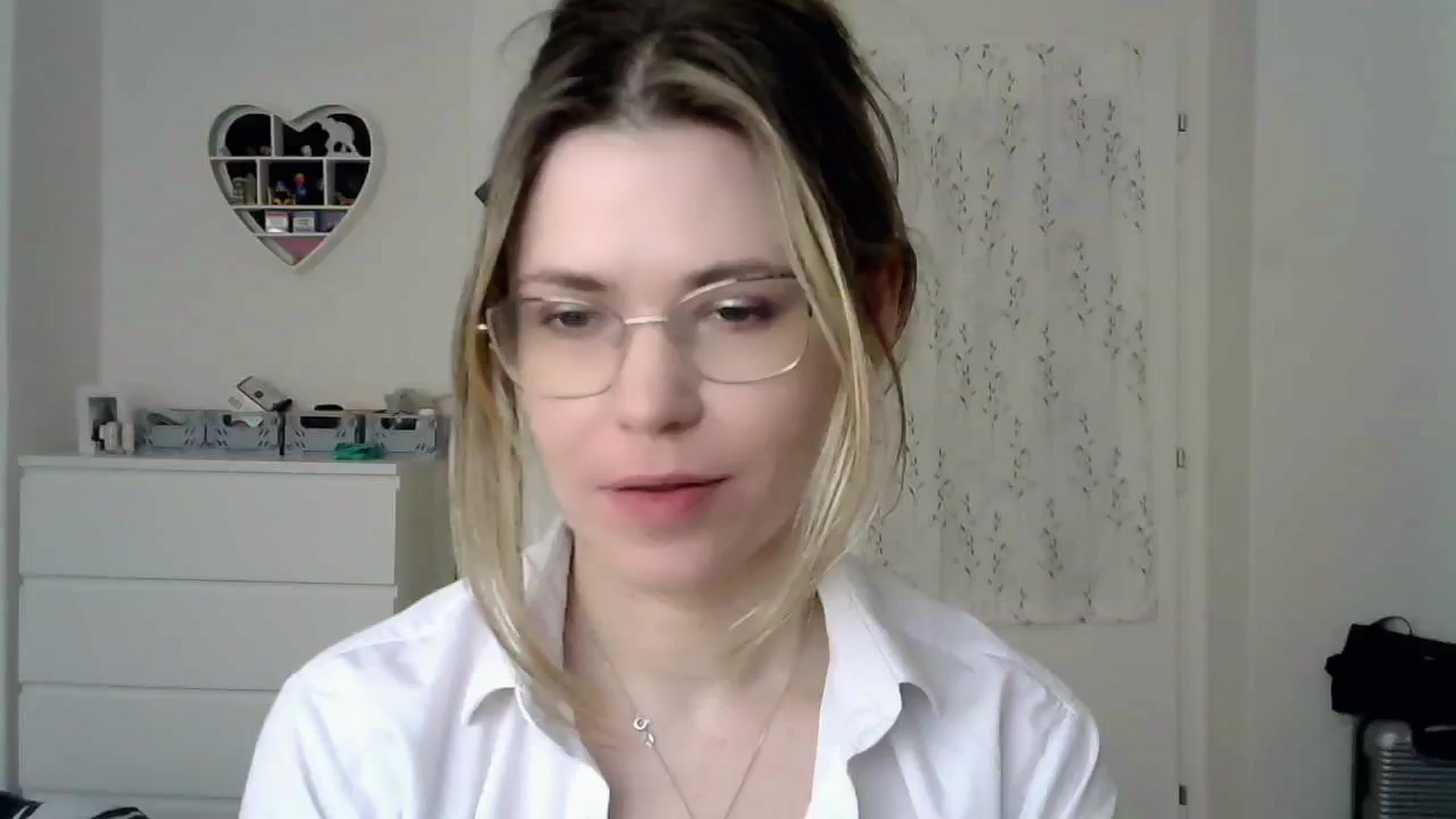 Gallery image thumbnail from Jules__'s myfreecams stream on, 03/05/2025, 09:55 image 12 of 20