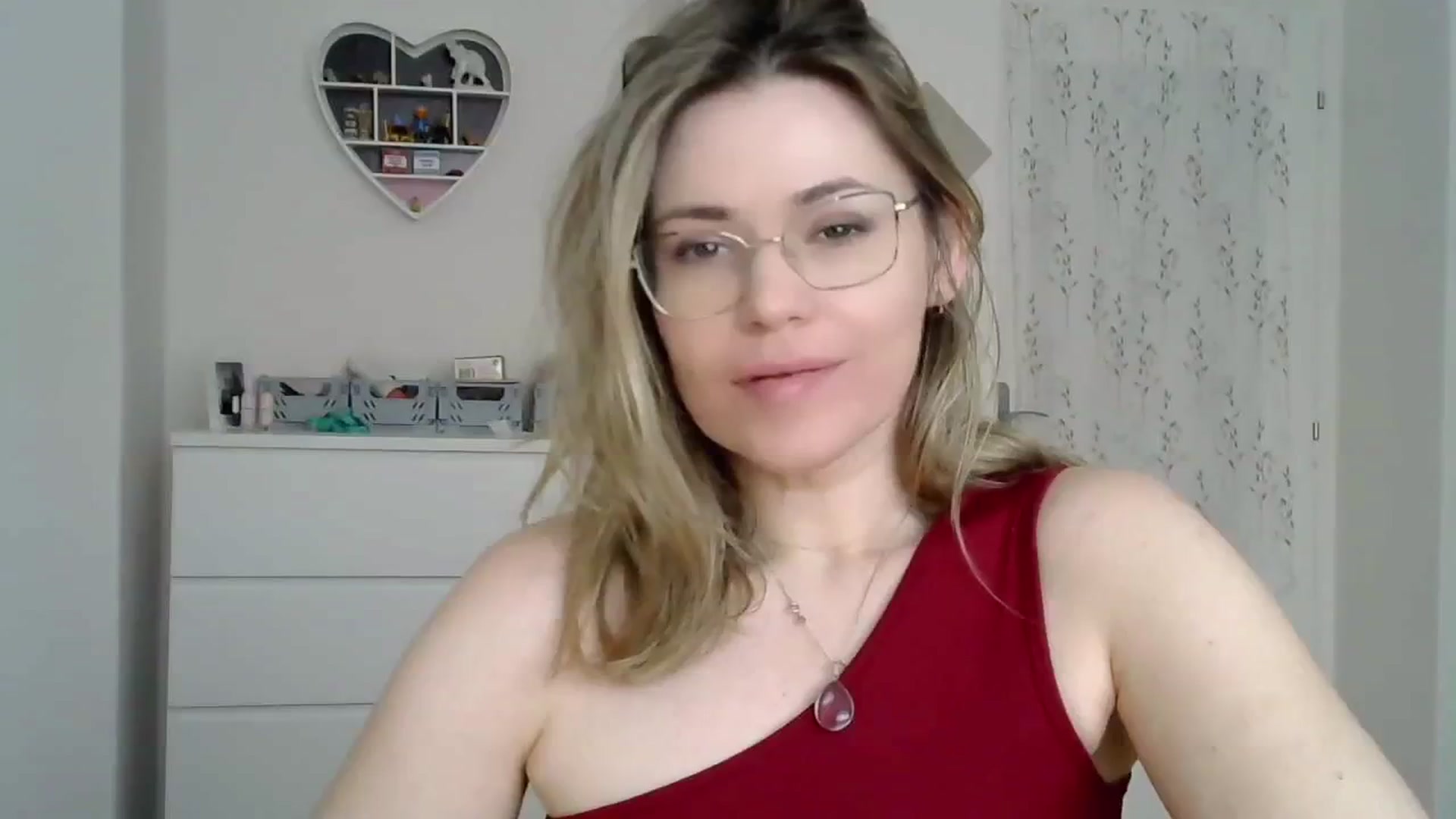 Gallery image thumbnail from Jules__'s myfreecams stream on, 03/06/2025, 10:47 image 18 of 20
