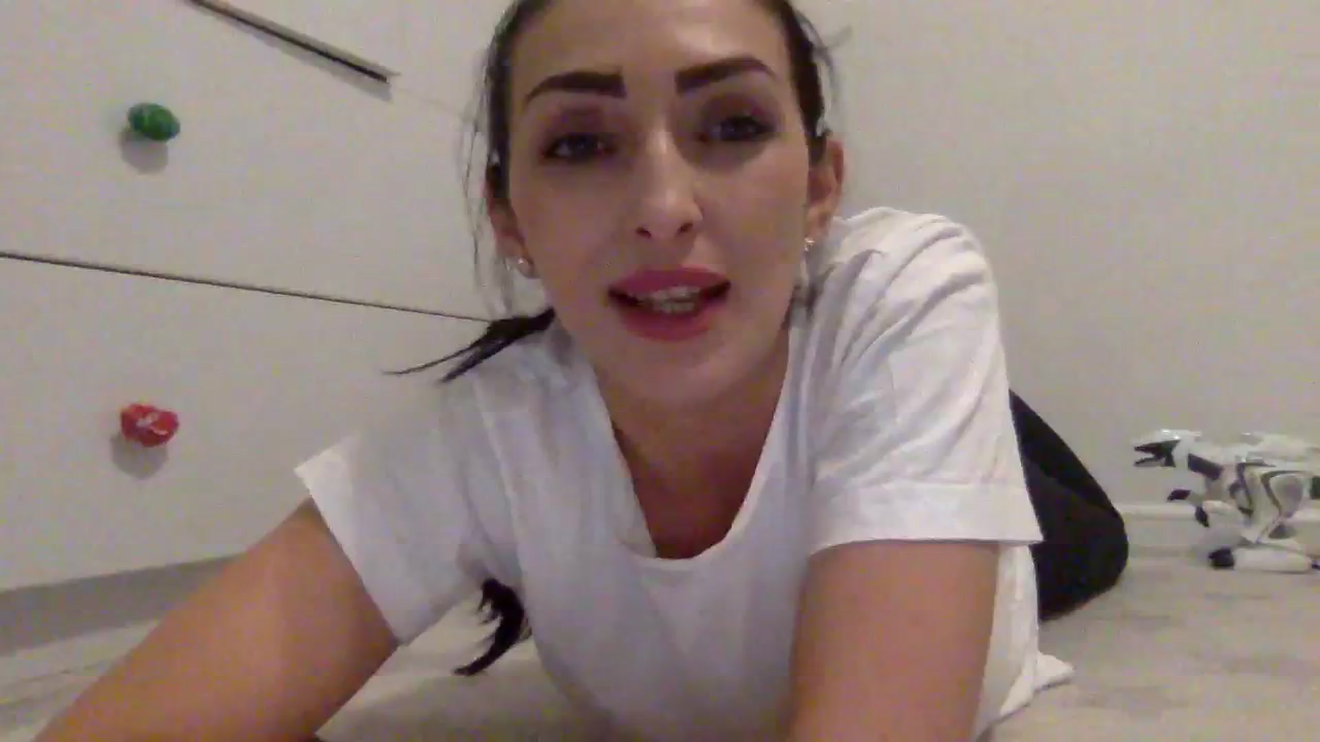 Gallery image thumbnail from Julia0410's myfreecams stream on, 12/13/2023, 18:16 image 15 of 20