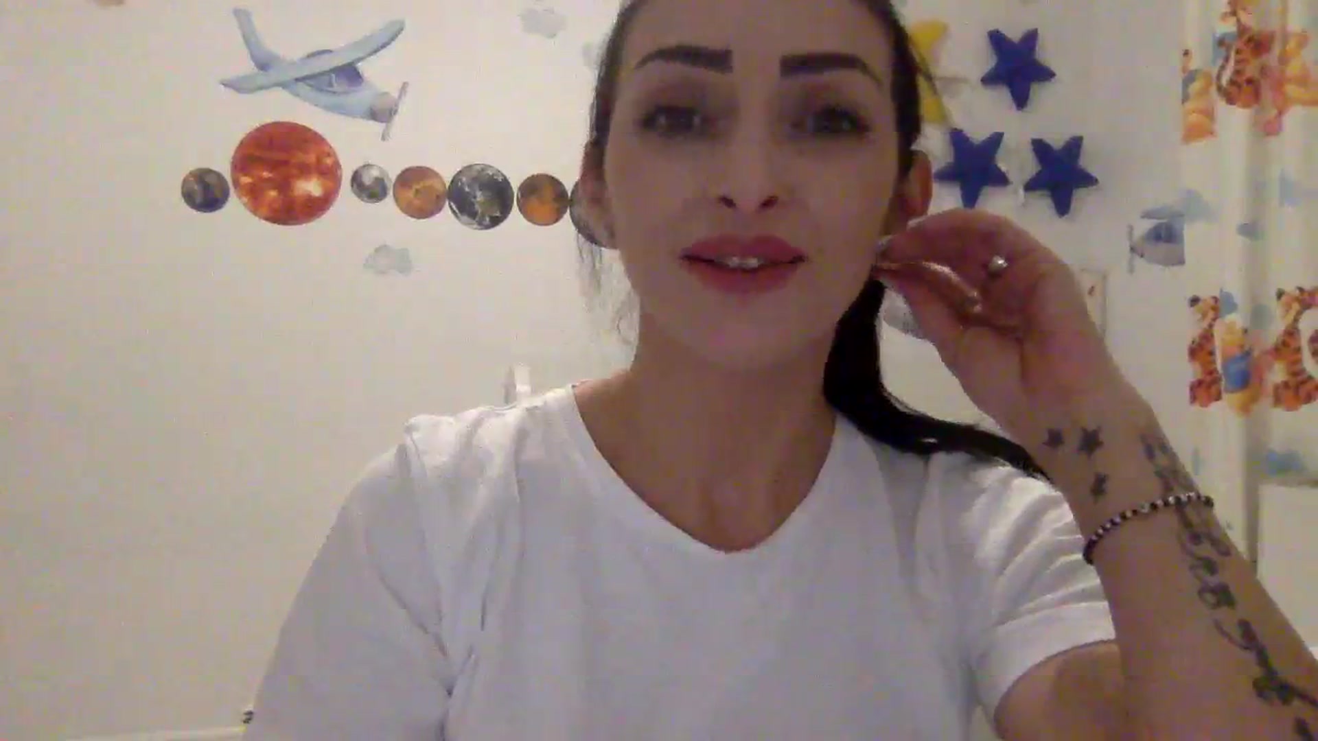 Gallery image thumbnail from Julia0410's myfreecams stream on, 12/13/2023, 18:16 image 10 of 20