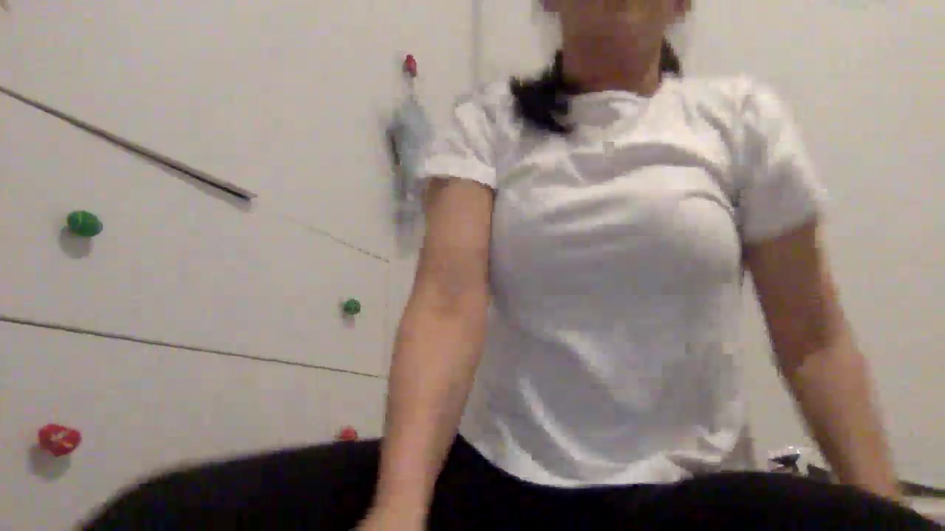 Gallery image thumbnail from Julia0410's myfreecams stream on, 12/13/2023, 18:16 image 16 of 20