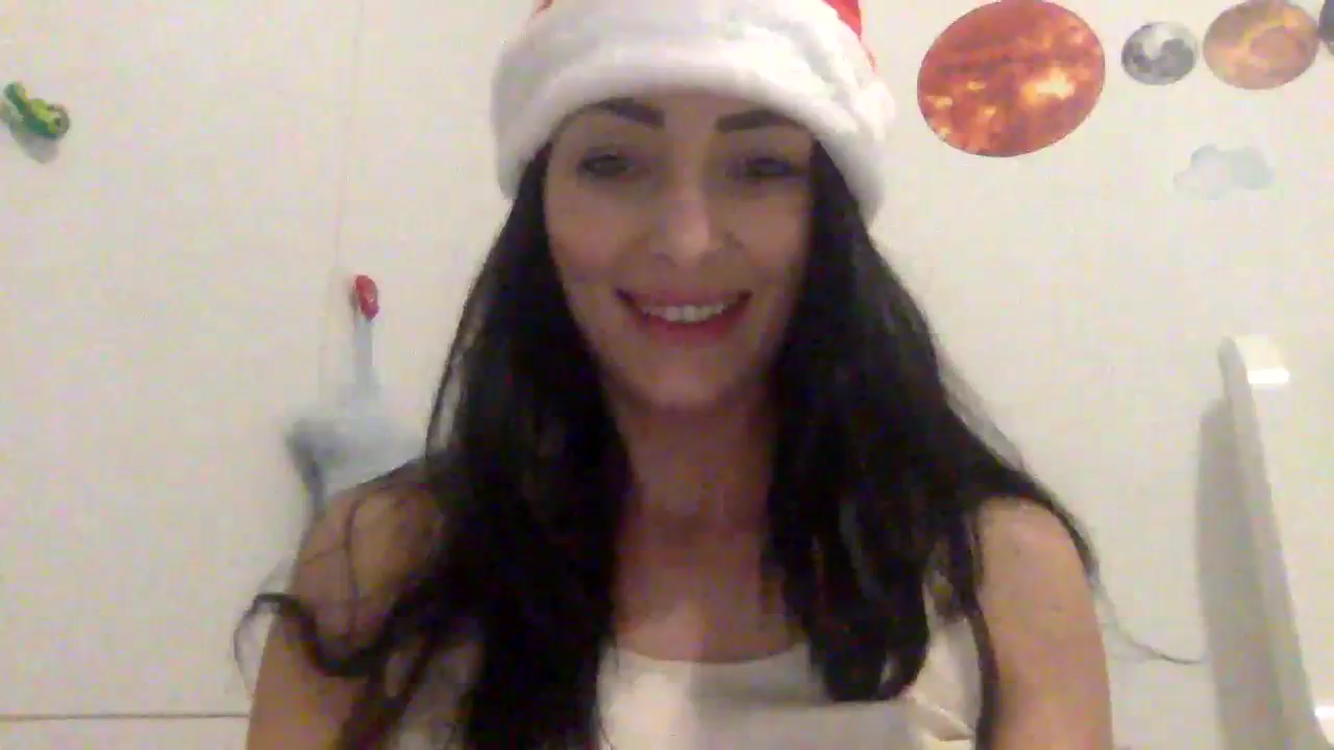 Gallery image thumbnail from Julia0410's myfreecams stream on, 12/18/2023, 17:43 image 16 of 20