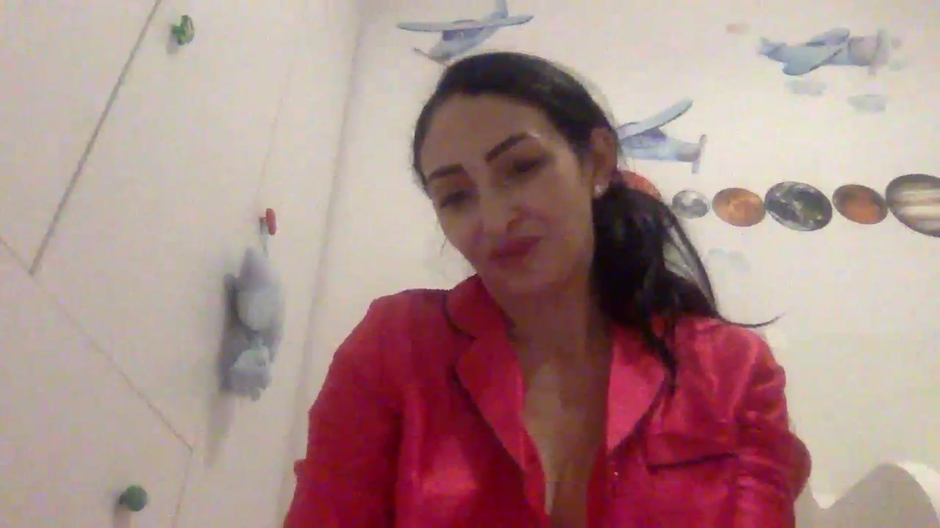 Gallery image thumbnail from Julia0410's myfreecams stream on, 01/04/2024, 17:55 image 6 of 20