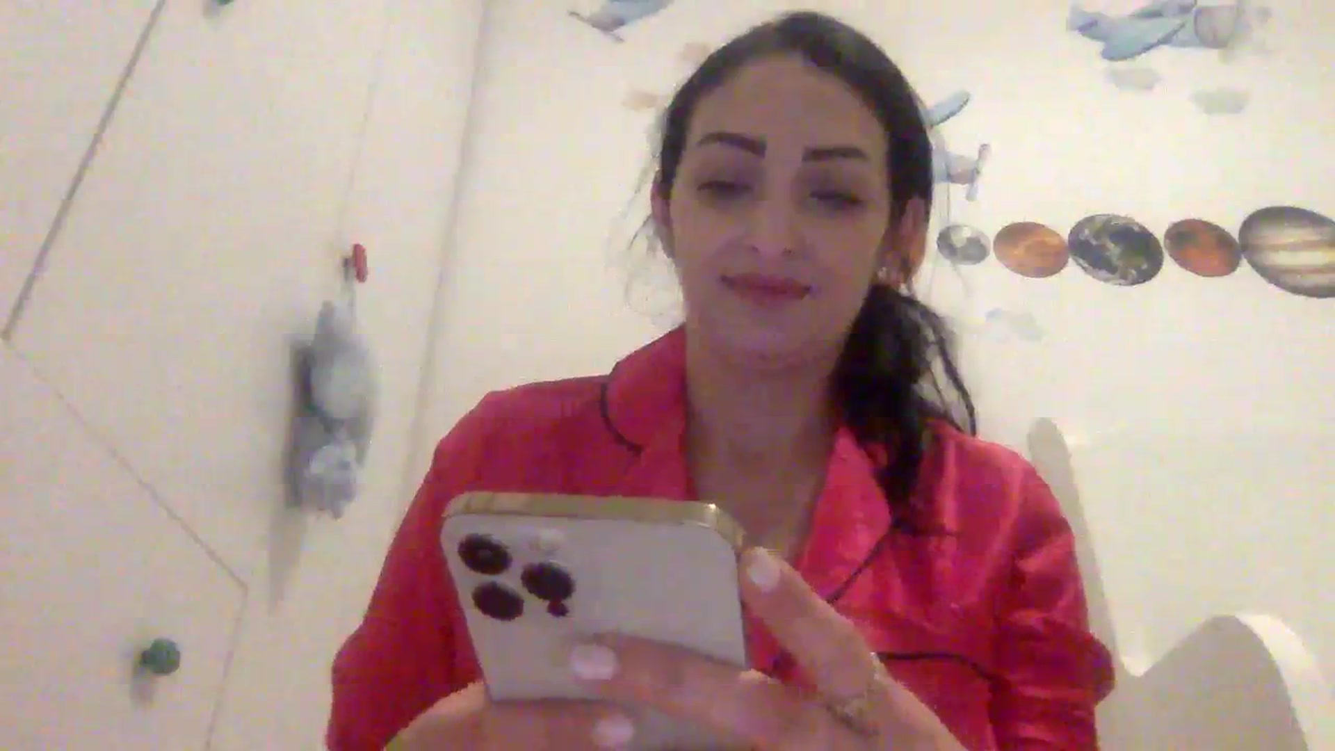 Gallery image thumbnail from Julia0410's myfreecams stream on, 01/04/2024, 17:55 image 14 of 20
