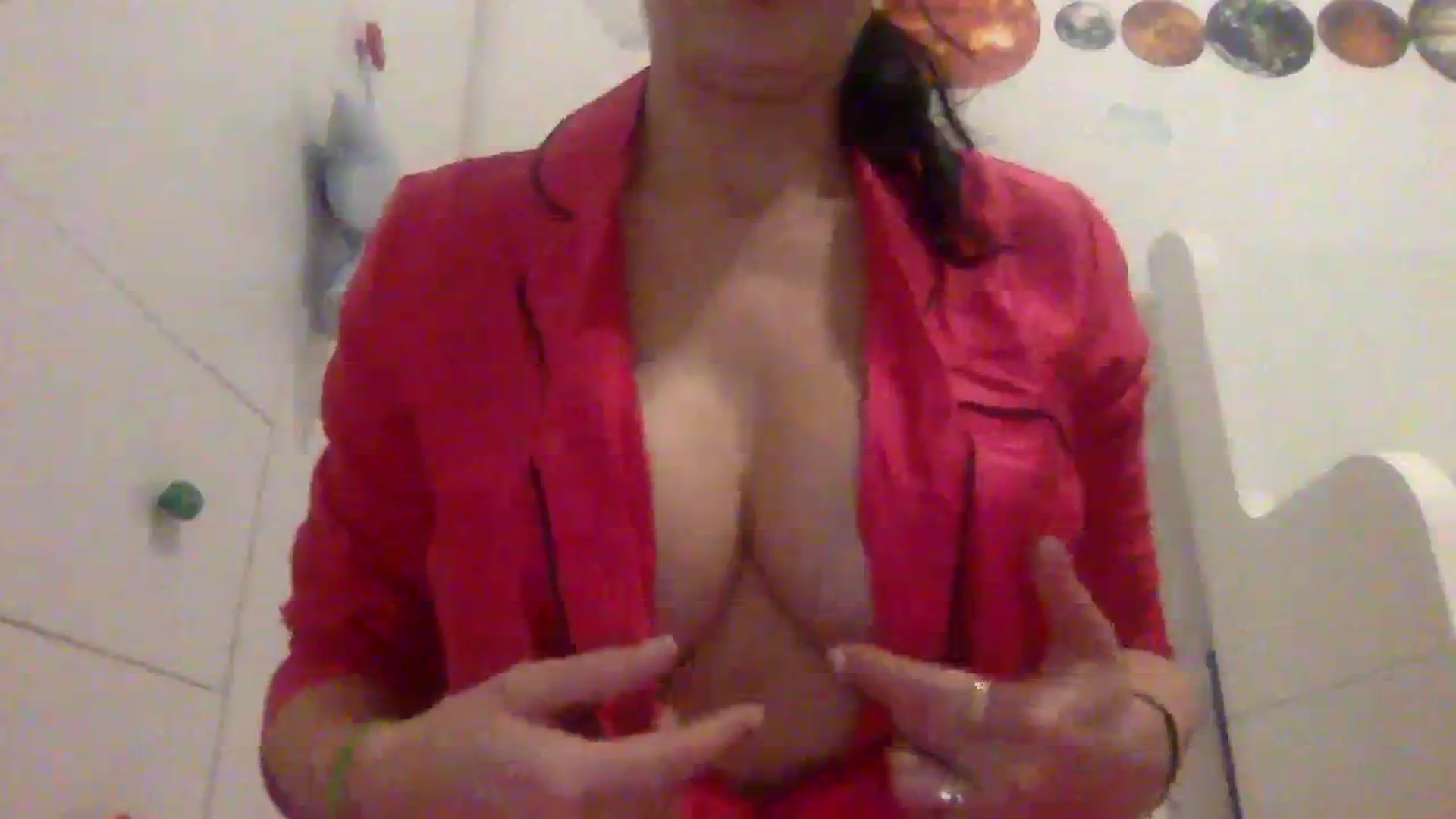 Gallery image thumbnail from Julia0410's myfreecams stream on, 01/04/2024, 17:55 image 8 of 20