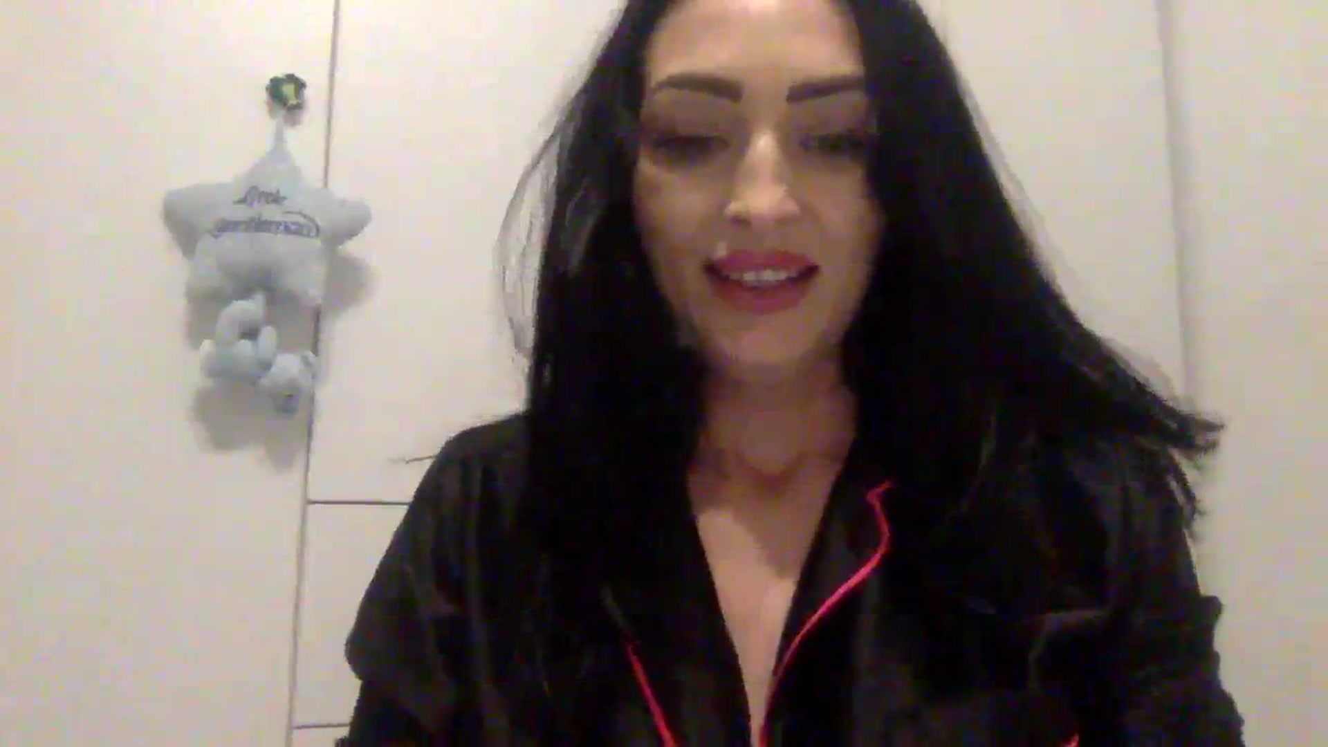 Gallery image thumbnail from Julia0410's myfreecams stream on, 01/07/2024, 17:36 image 6 of 20