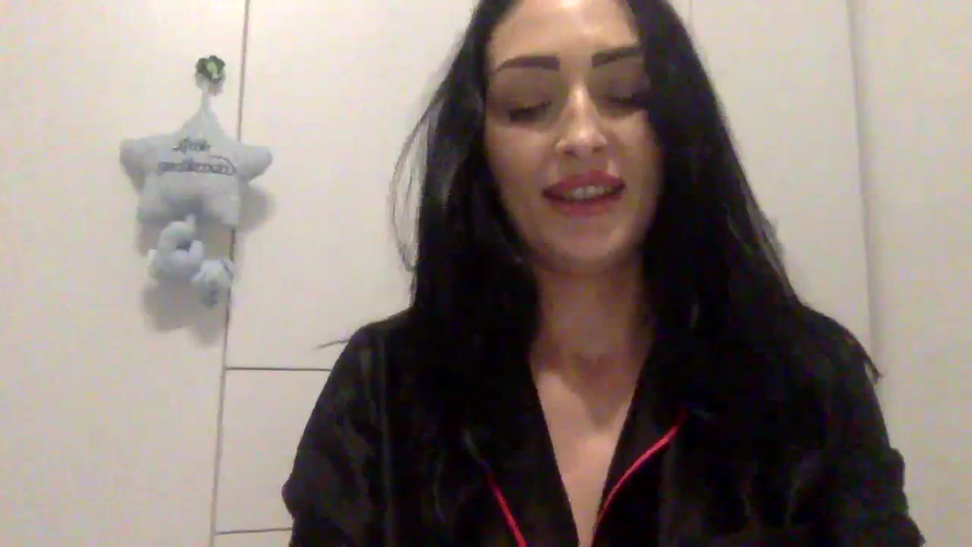 Gallery image thumbnail from Julia0410's myfreecams stream on, 01/07/2024, 17:36 image 7 of 20