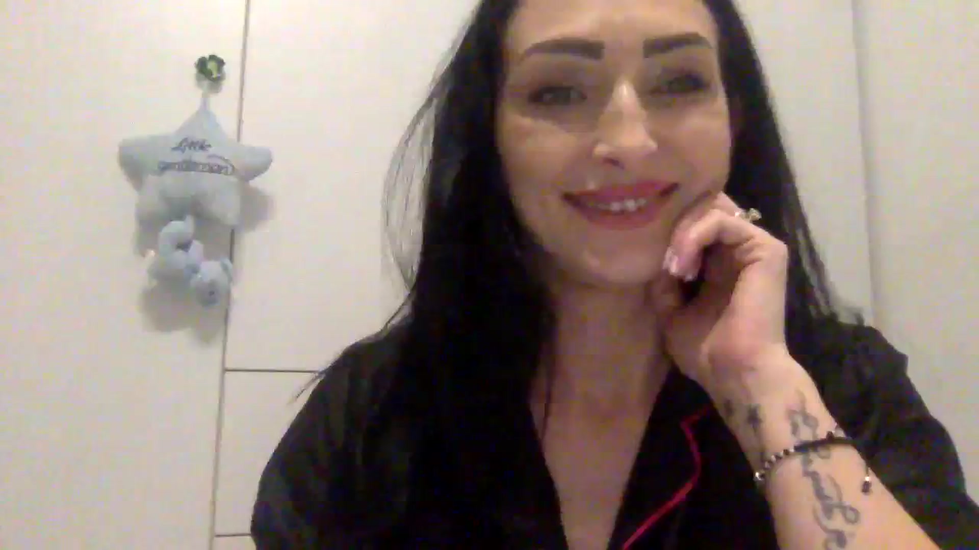 Gallery image thumbnail from Julia0410's myfreecams stream on, 01/07/2024, 17:36 image 2 of 20