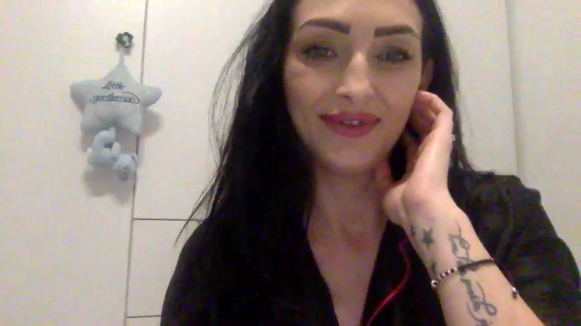 Gallery image thumbnail from Julia0410's myfreecams stream on, 01/07/2024, 17:36 image 1 of 20