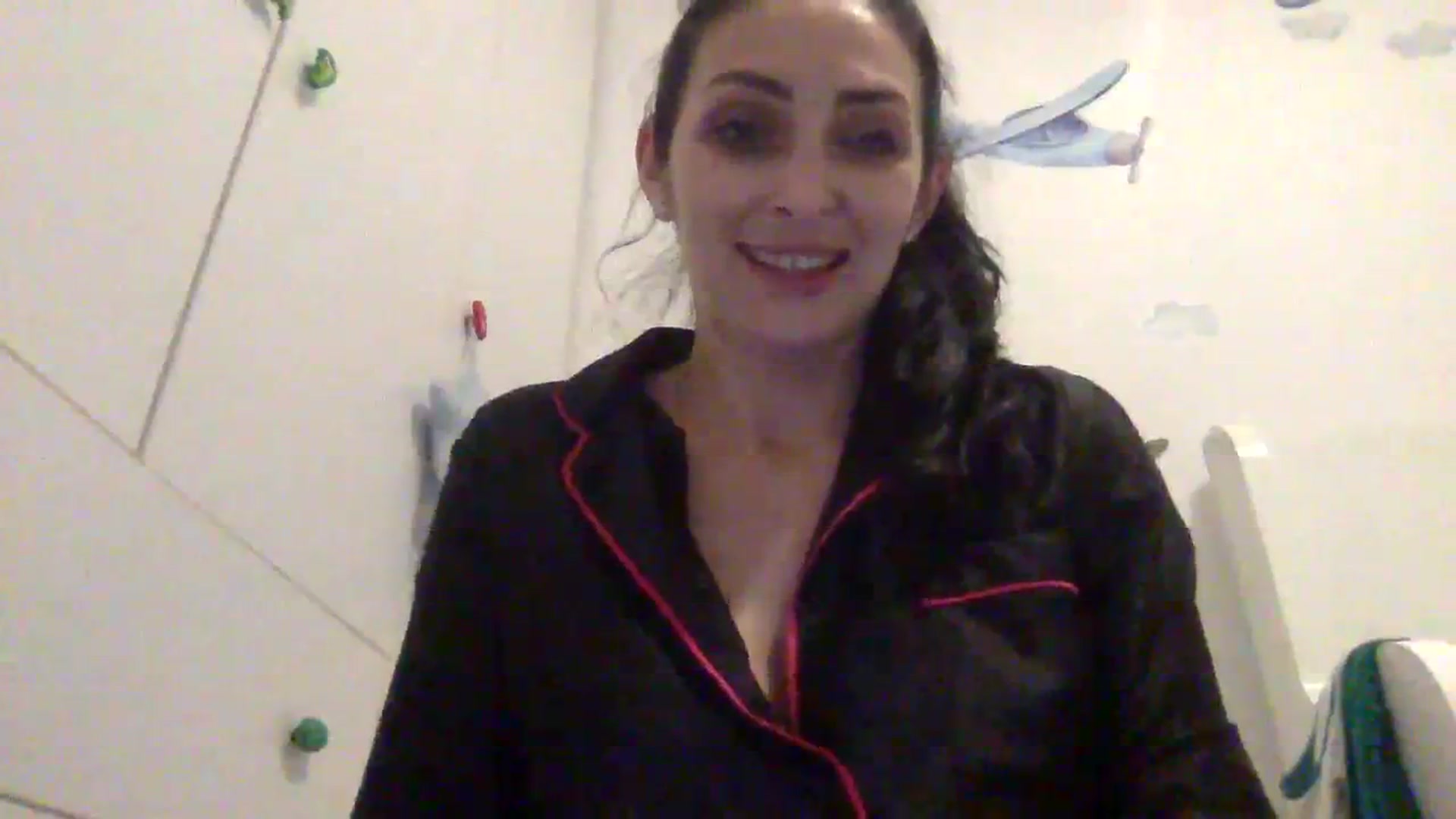 Gallery image thumbnail from Julia0410's myfreecams stream on, 01/08/2024, 13:42 image 12 of 20